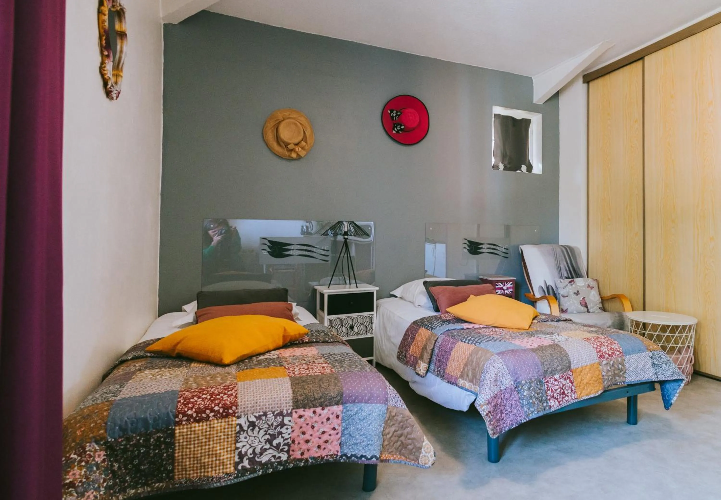 Bed in Hôtel Studios Les Acacias