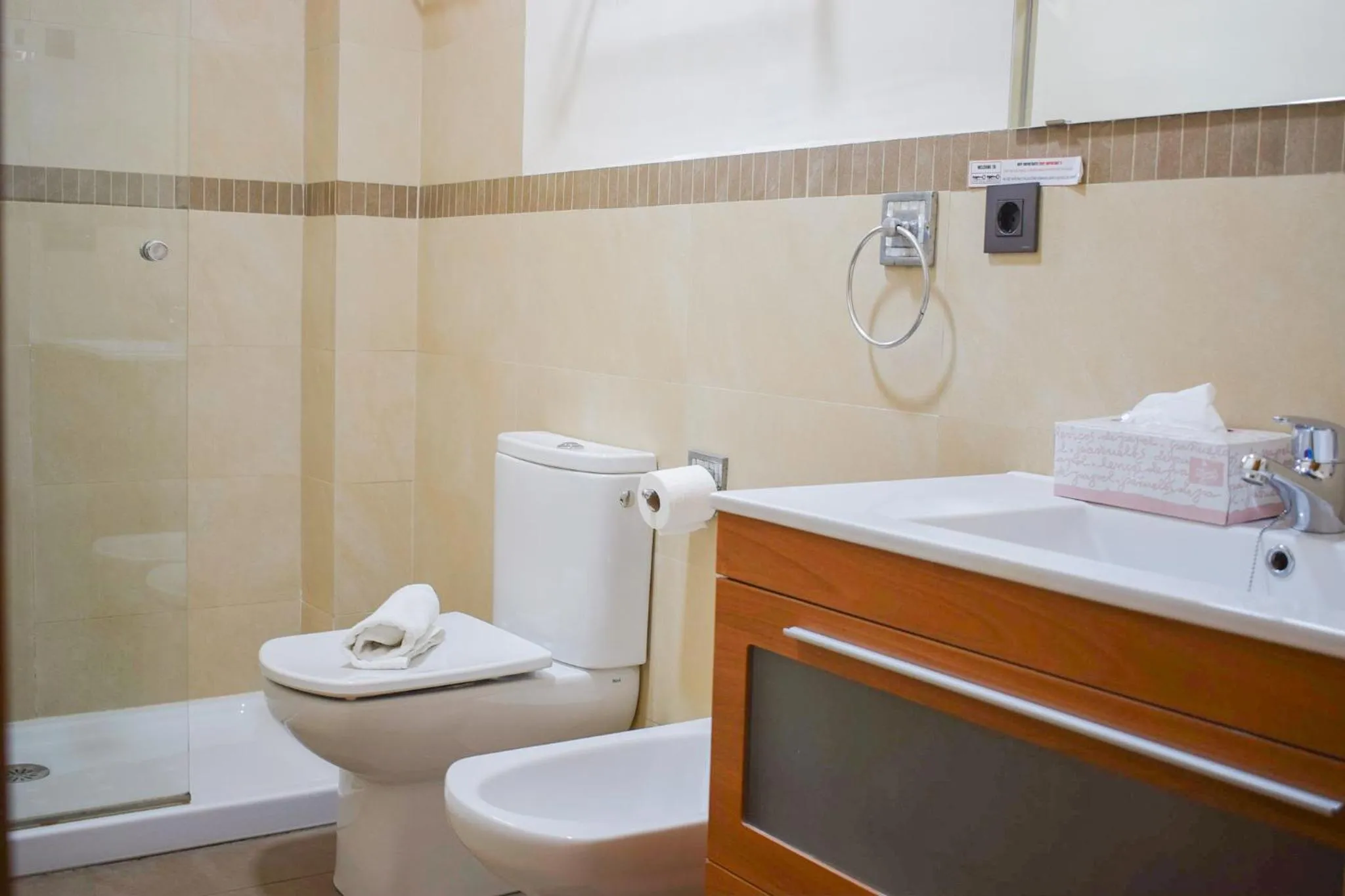 Bathroom in Living-Sevilla Apartments San Lorenzo