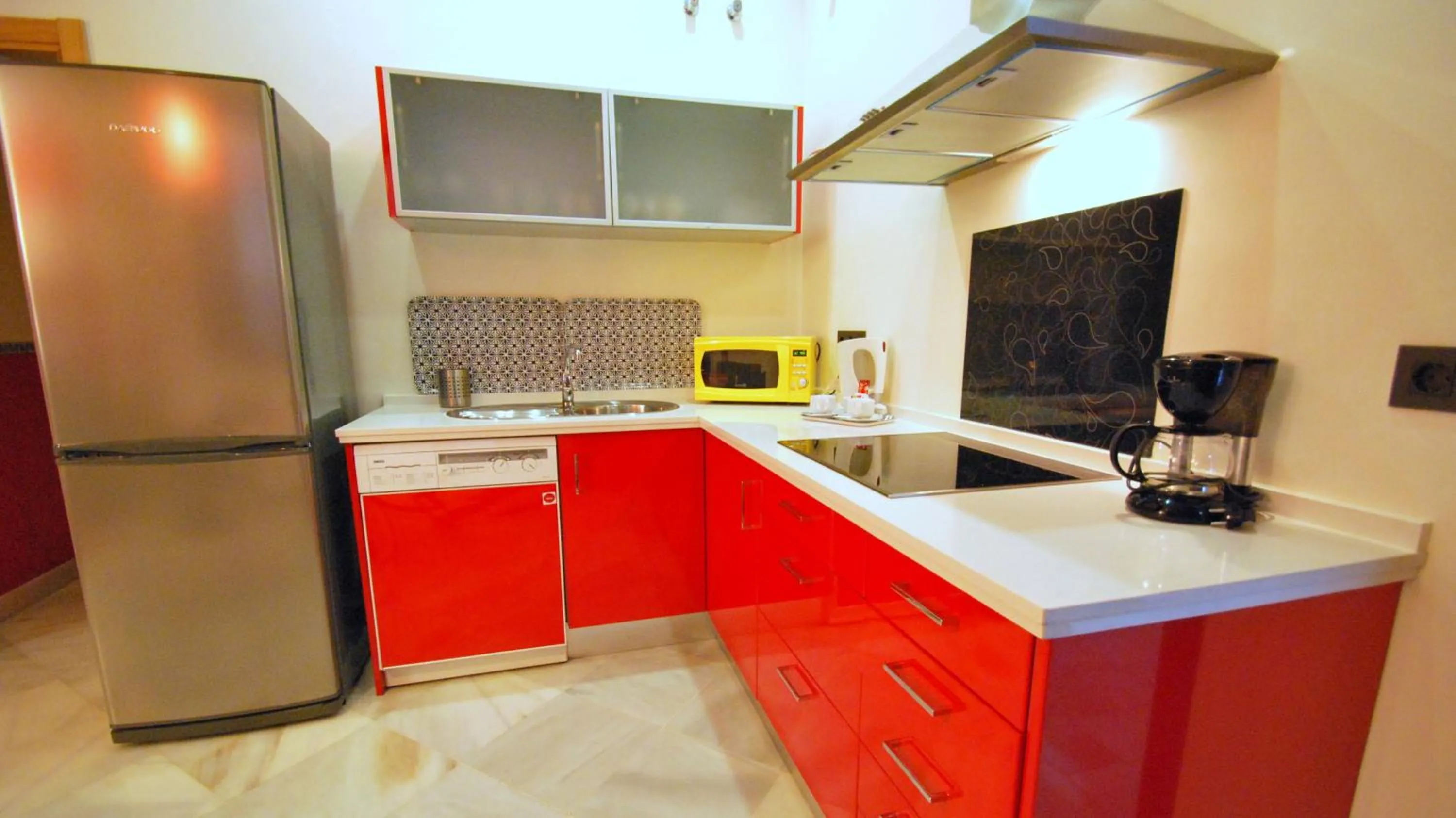 Kitchen or kitchenette in Living-Sevilla Apartments San Lorenzo