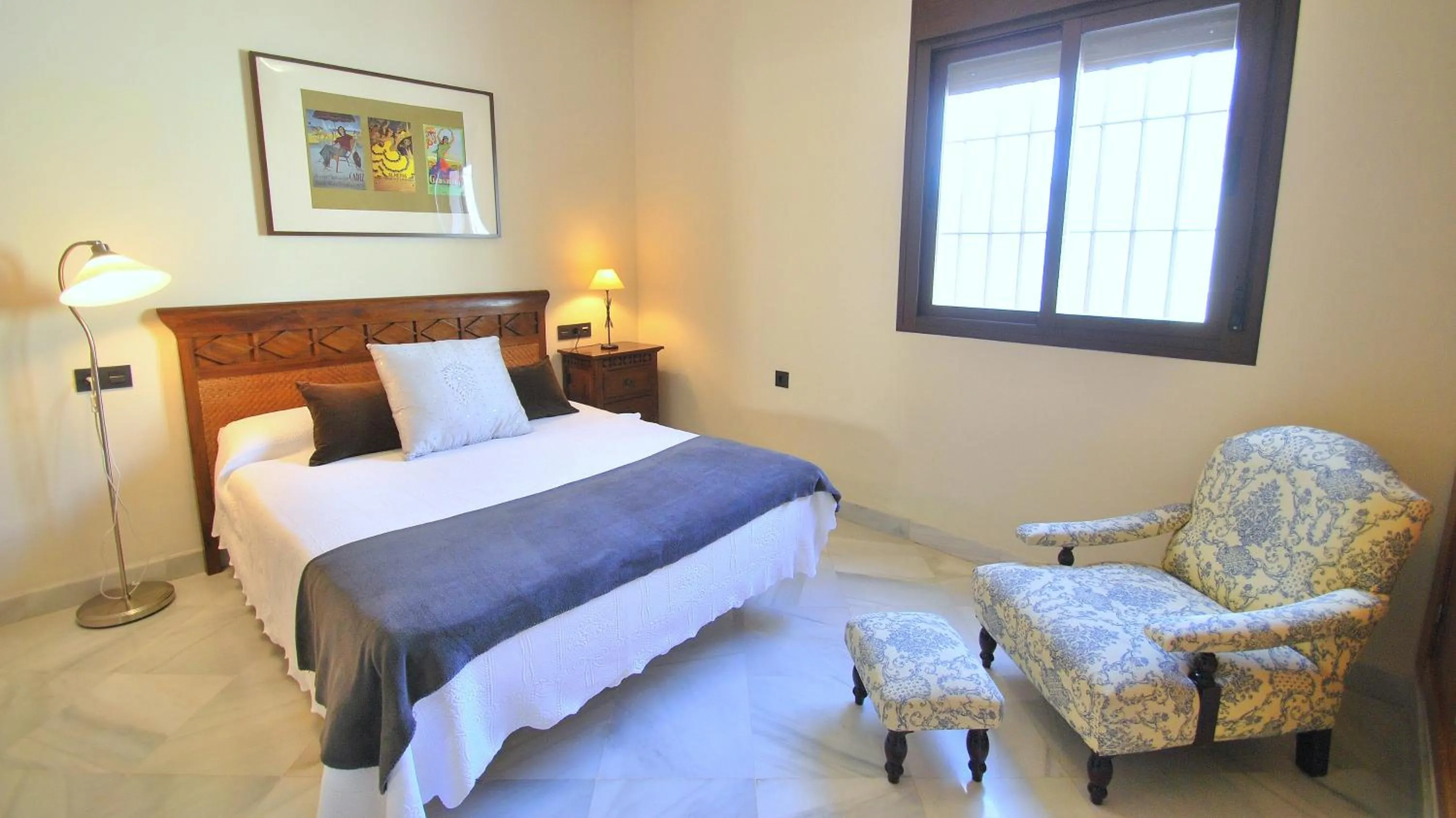 Bed in Living-Sevilla Apartments San Lorenzo