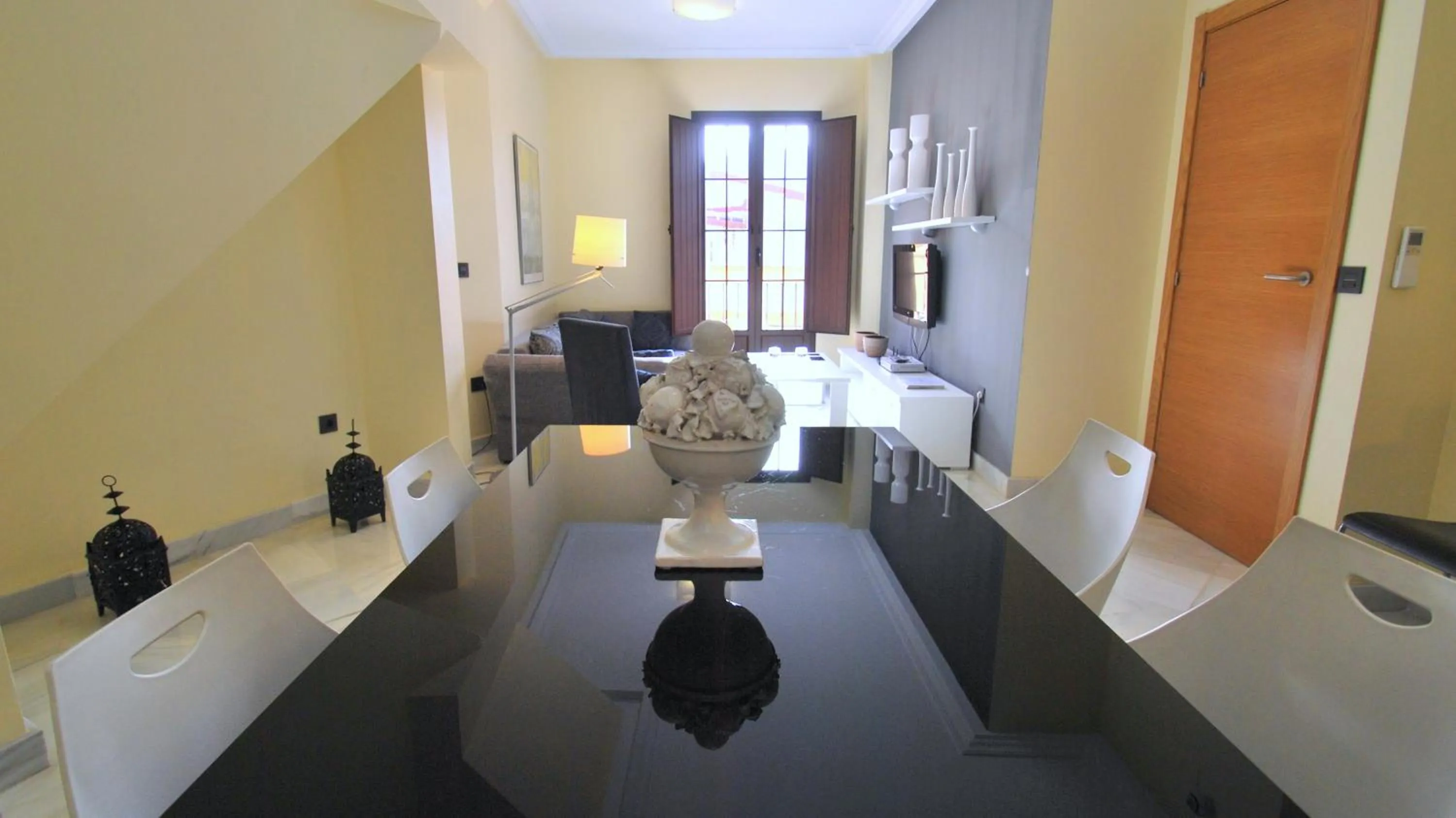 Kitchen or kitchenette in Living-Sevilla Apartments San Lorenzo