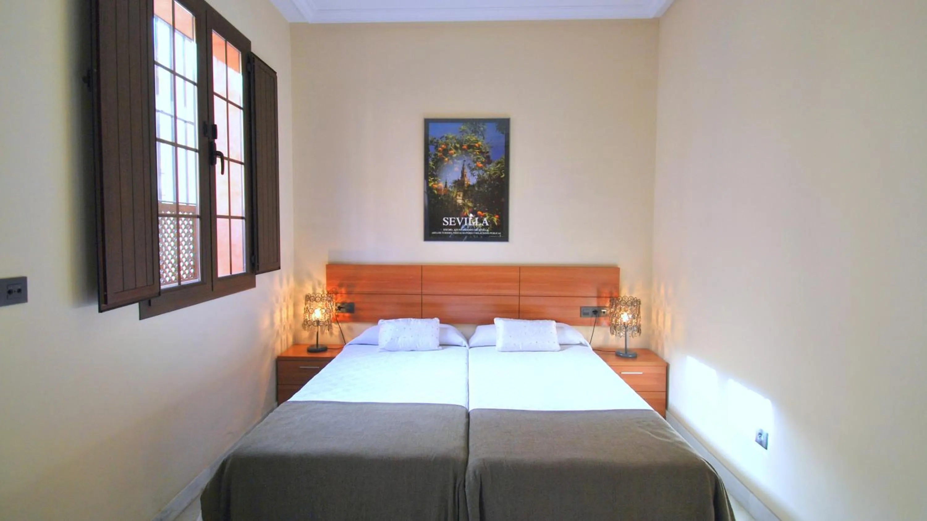 Bedroom, Bed in Living-Sevilla Apartments San Lorenzo