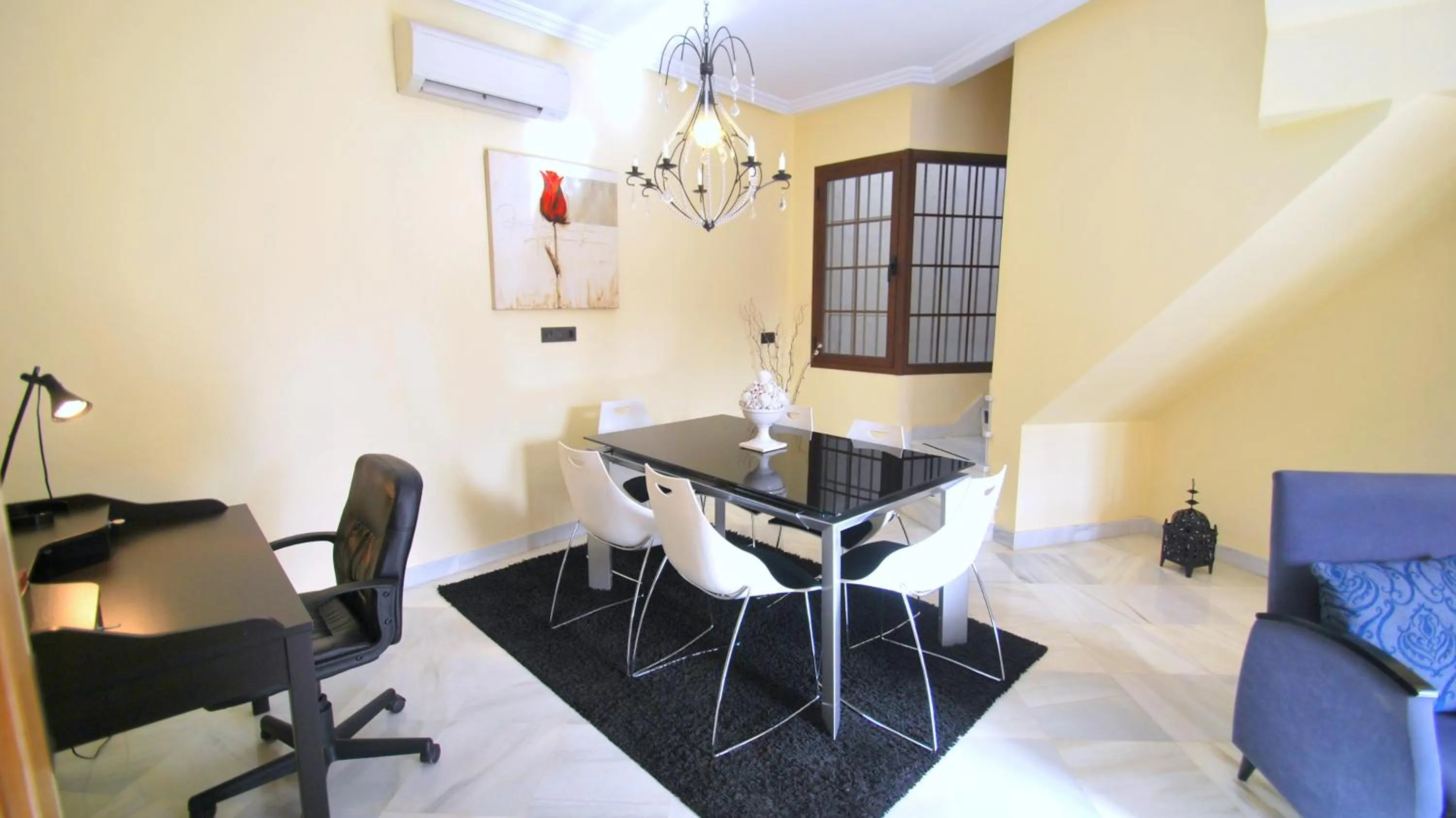 Kitchen or kitchenette in Living-Sevilla Apartments San Lorenzo
