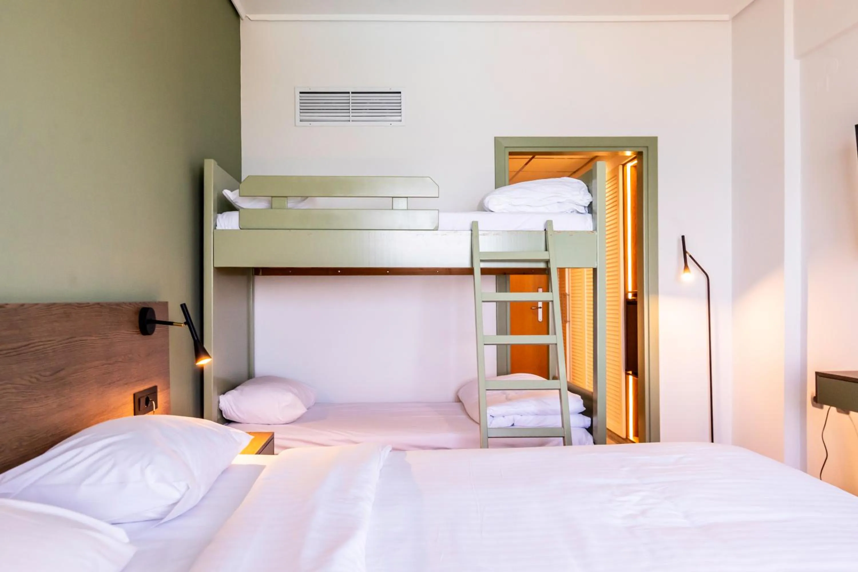 Photo of the whole room in Messinian Bay