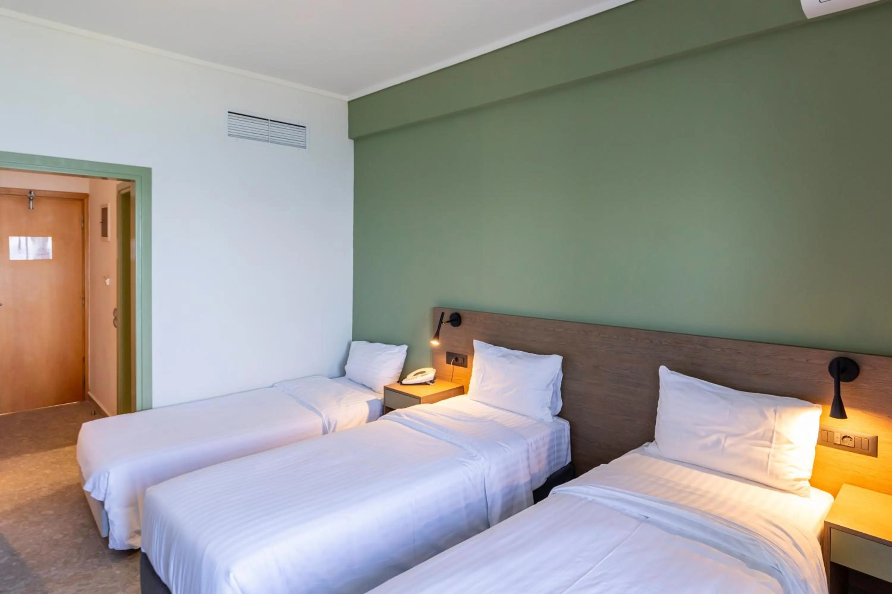 Photo of the whole room in Messinian Bay