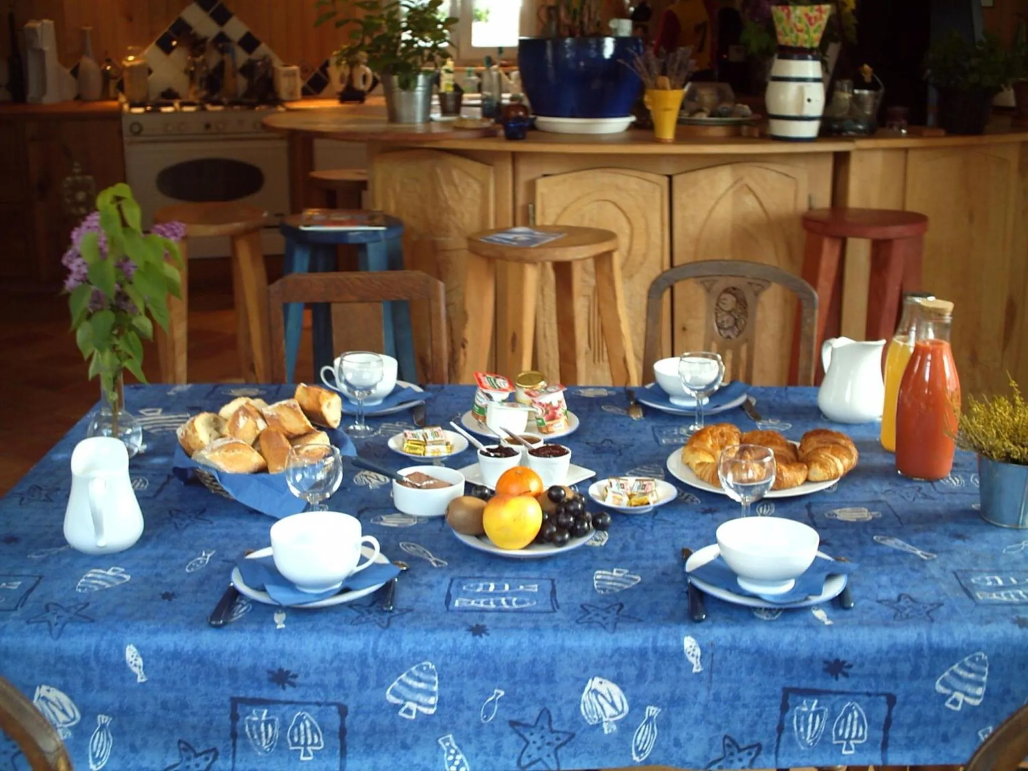 Continental breakfast in Les Chênes Bleus