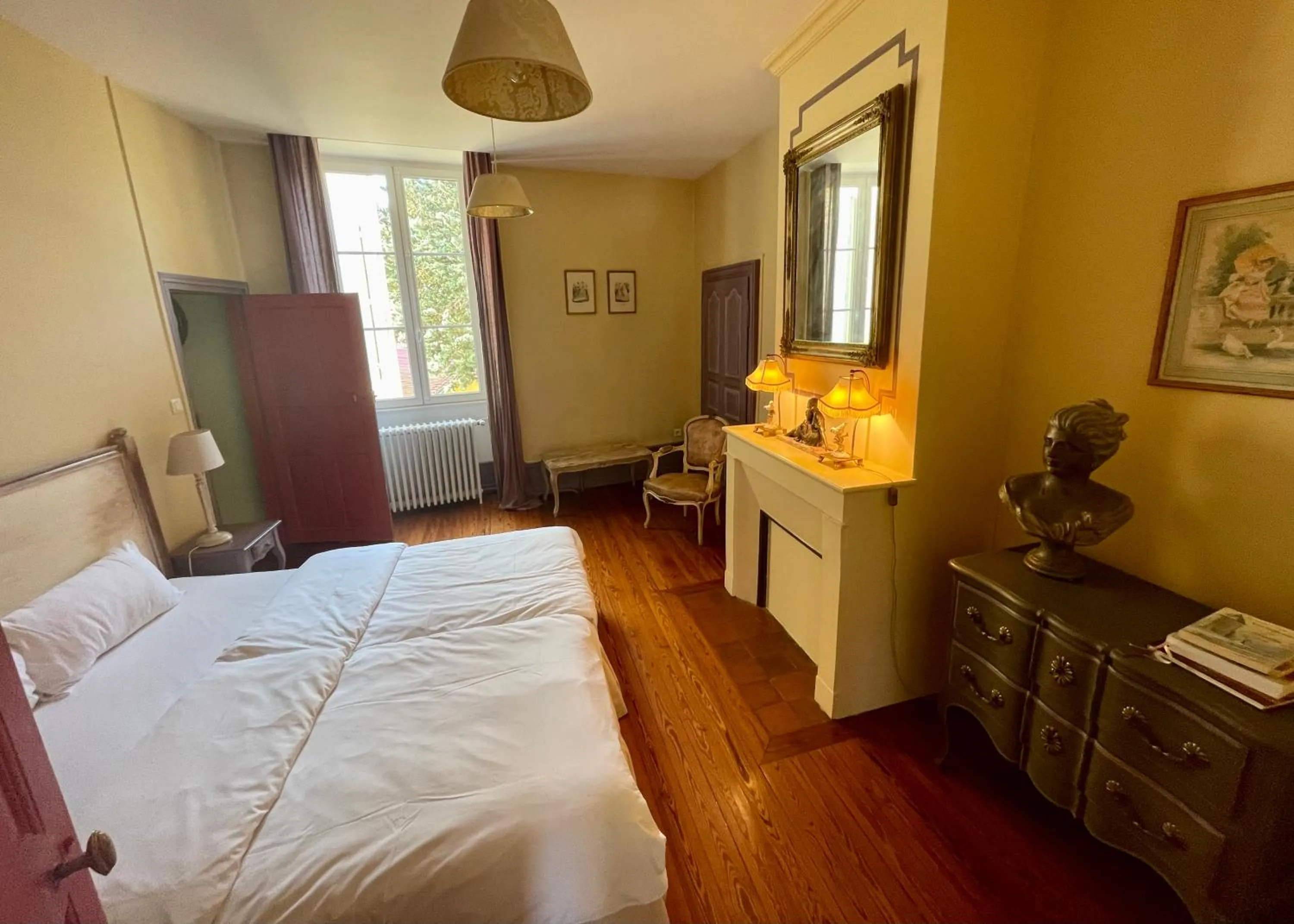 Photo of the whole room in Chambres d'Hôte Le Clos de L'Argolay