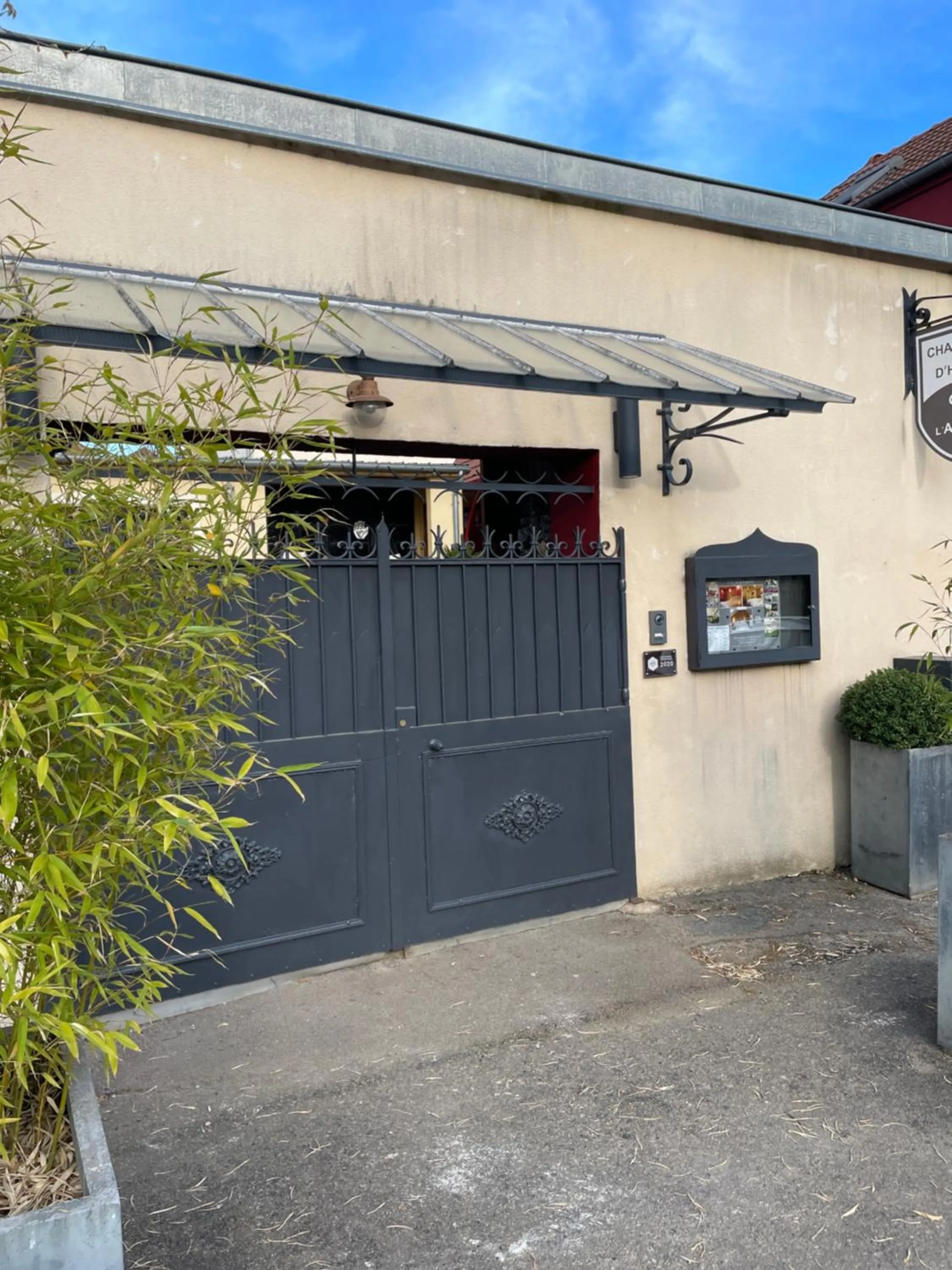 Facade/entrance in Chambres d'Hôte Le Clos de L'Argolay