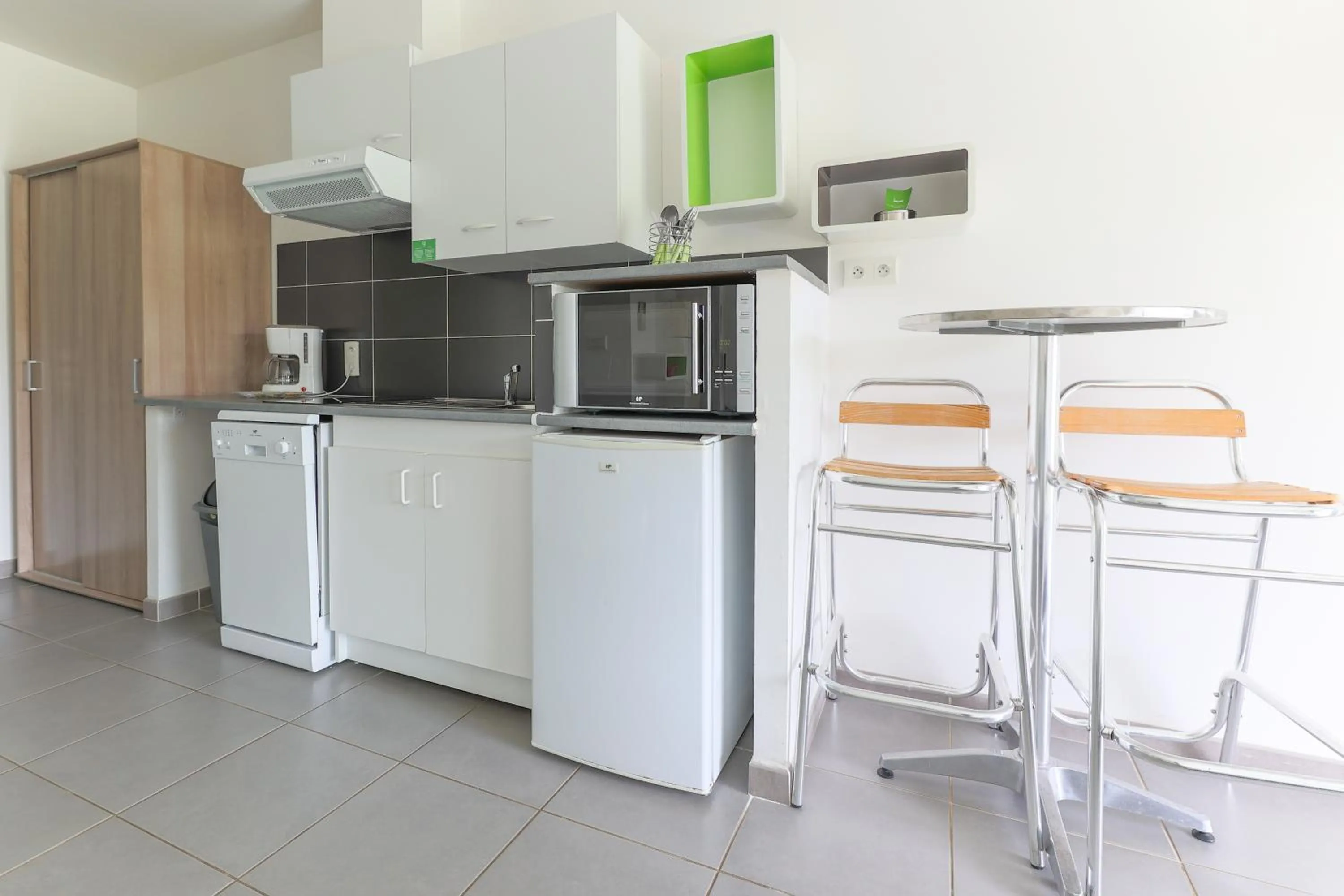 Kitchen or kitchenette in Park & Suites Village Gorges de l'Hérault-Cévennes