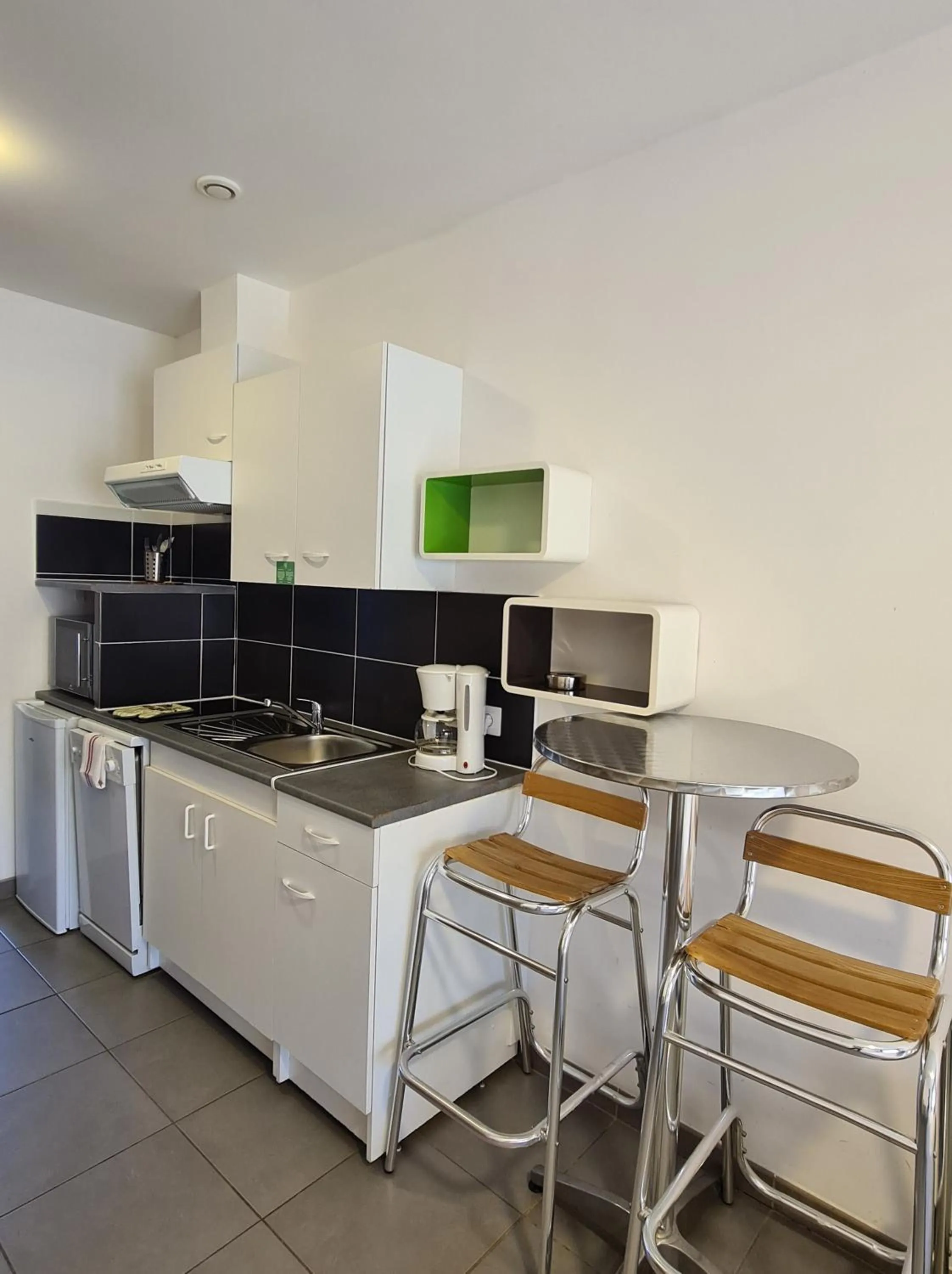 Kitchen or kitchenette in Park & Suites Village Gorges de l'Hérault-Cévennes