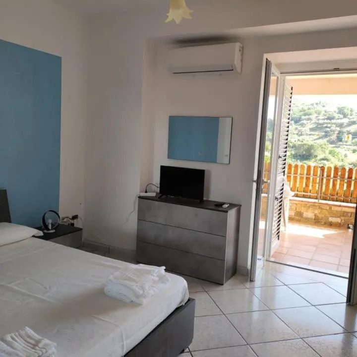 Deluxe Double Room with Sea View in IL CONTE DI MARRAONE