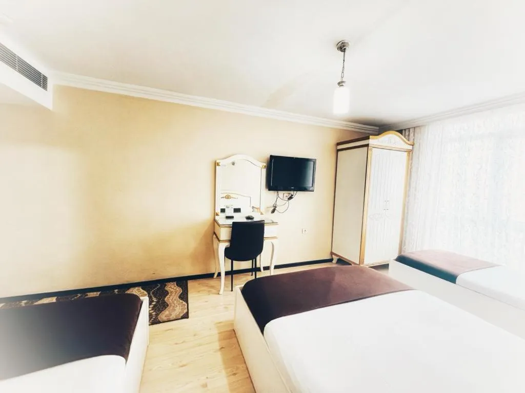 room service, Bed in Seref Hotel