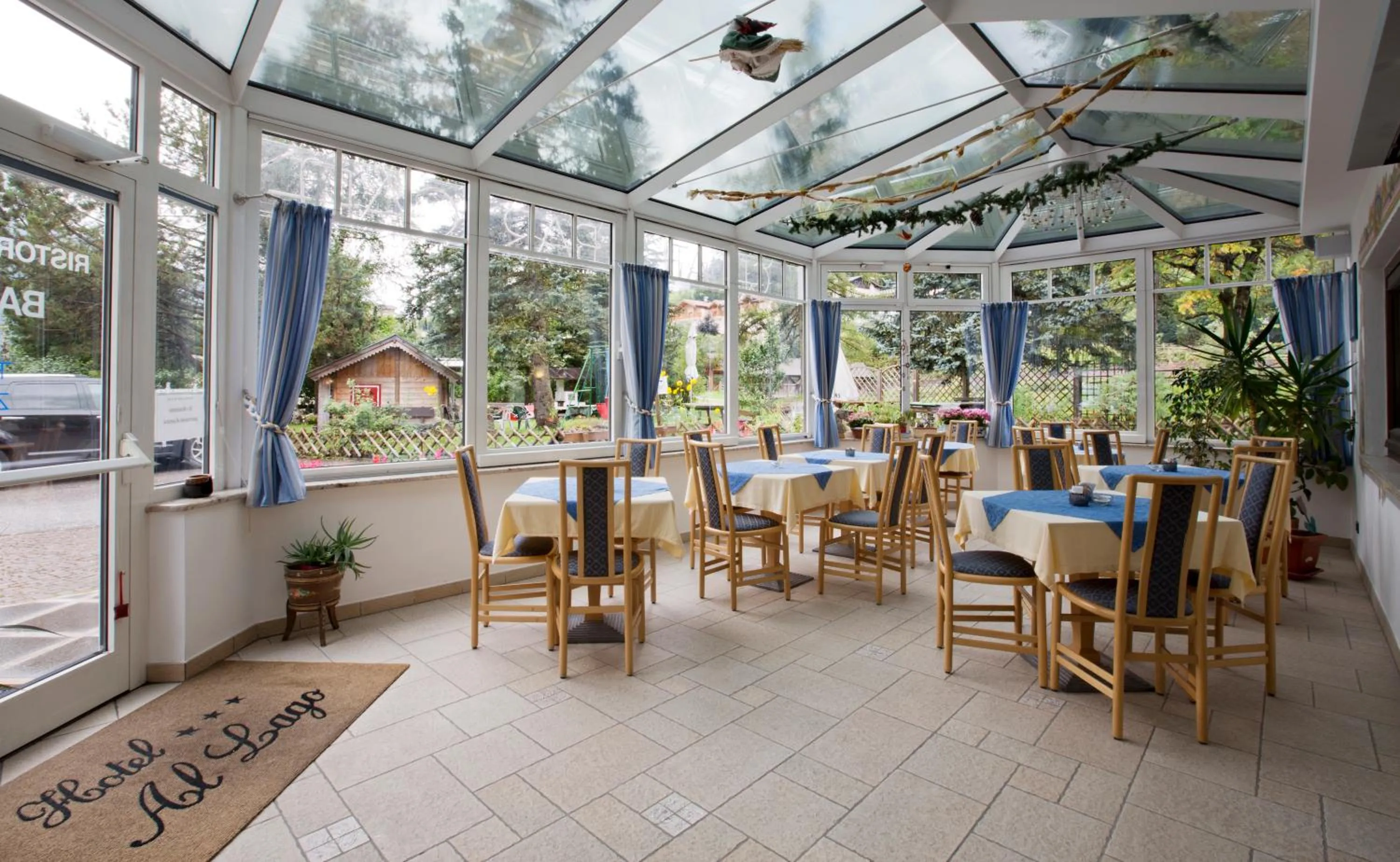 Lounge or bar in Hotel Al Lago