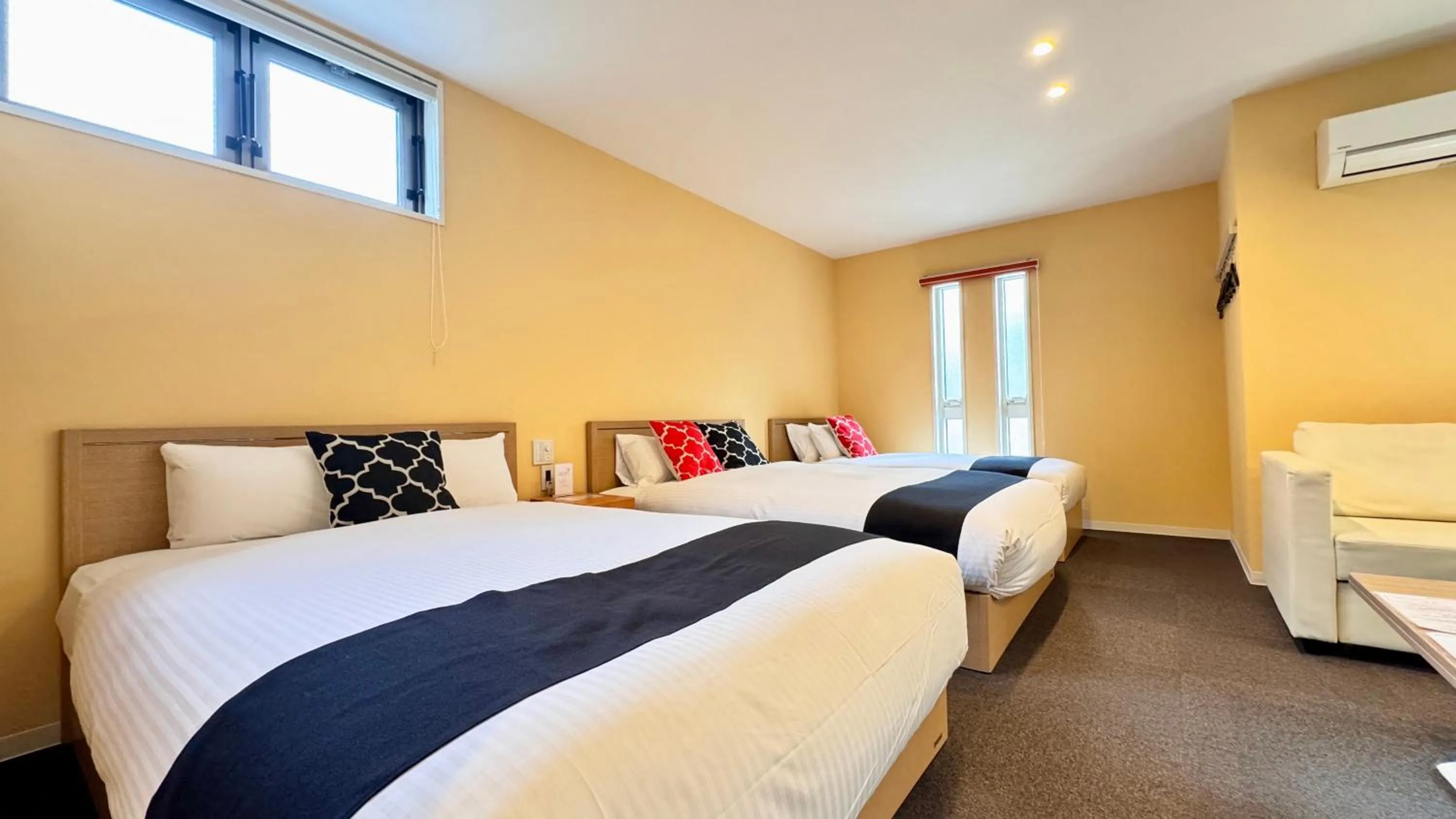 Bed in FUKUOKA MOJIKO STAY x 完全非対面セルフチェックイン 門司港駅徒歩5分