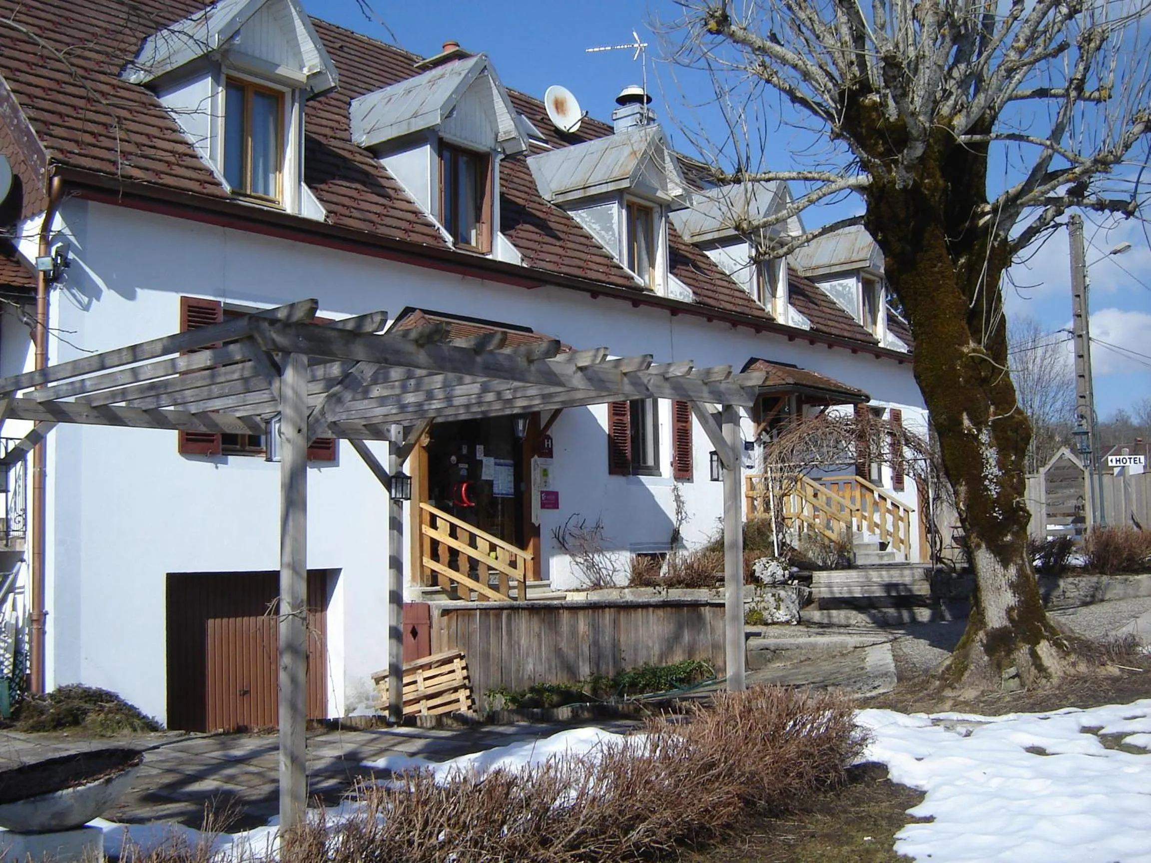 Facade/entrance in Auberge de la Rivière