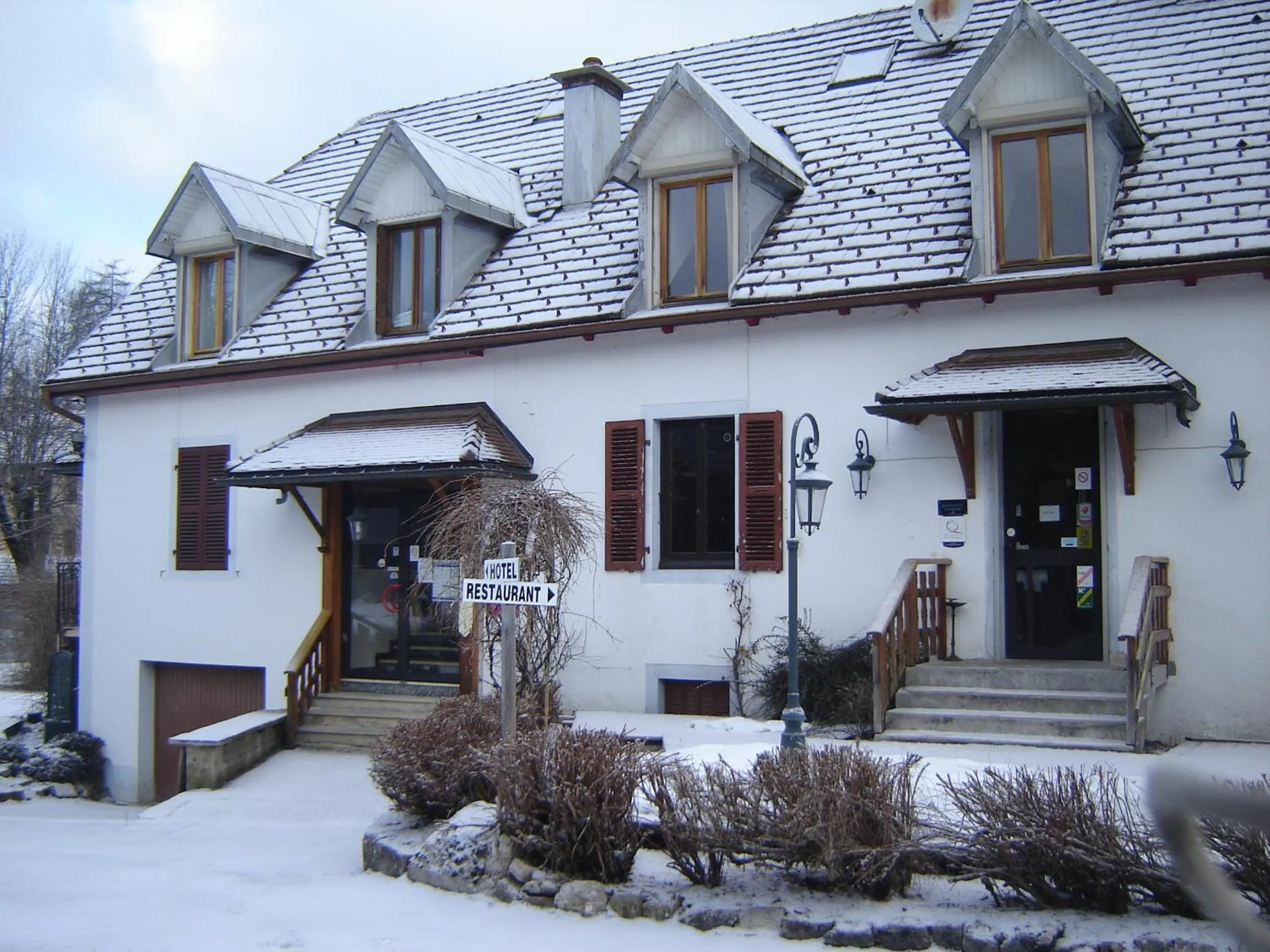 Facade/entrance in Auberge de la Rivière