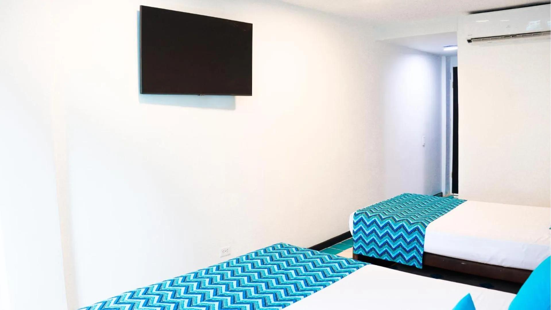 TV and multimedia, Bed in Hotel Blue Cove by On vacation