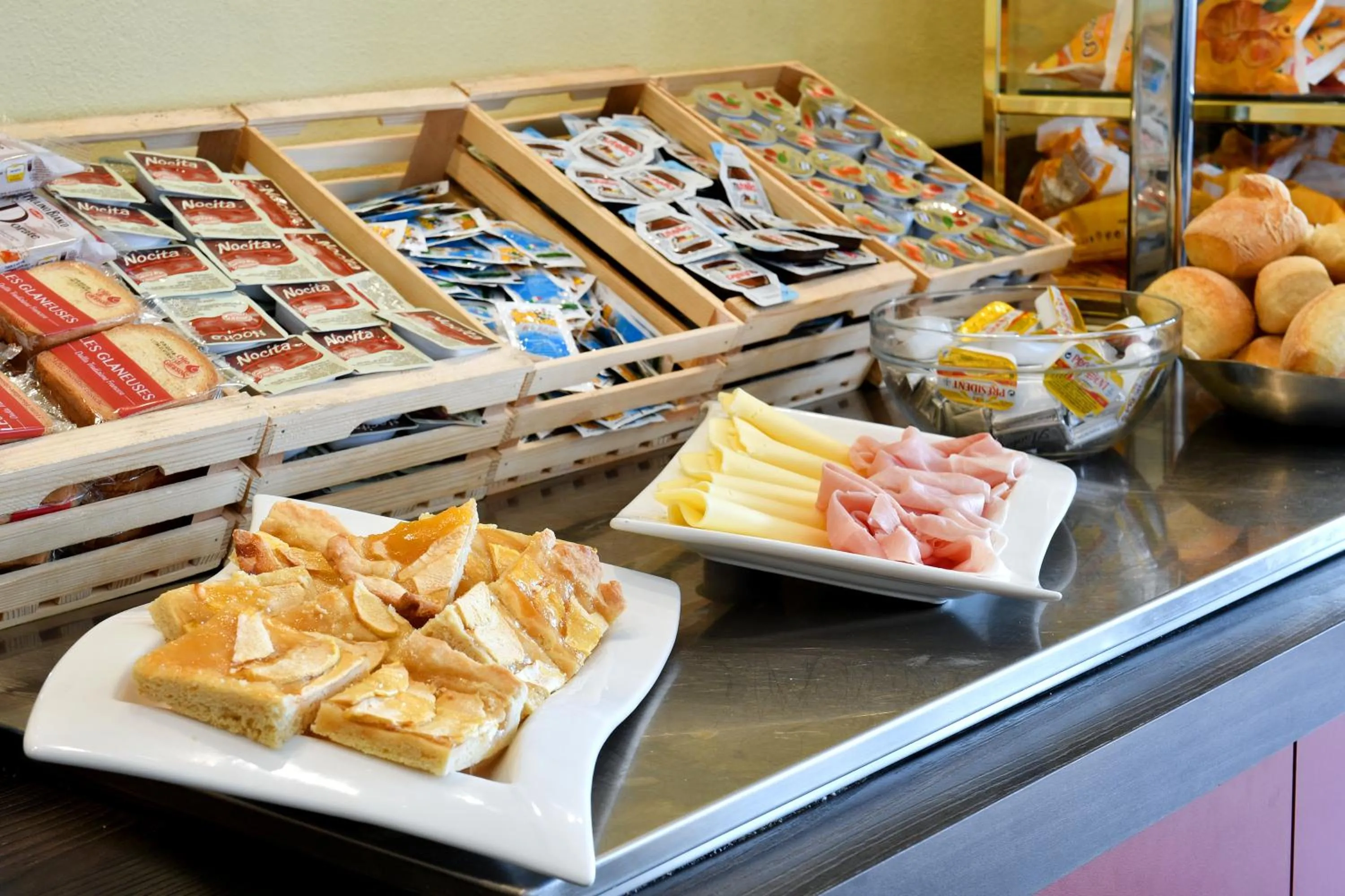 Buffet breakfast in Hotel Motel Europa