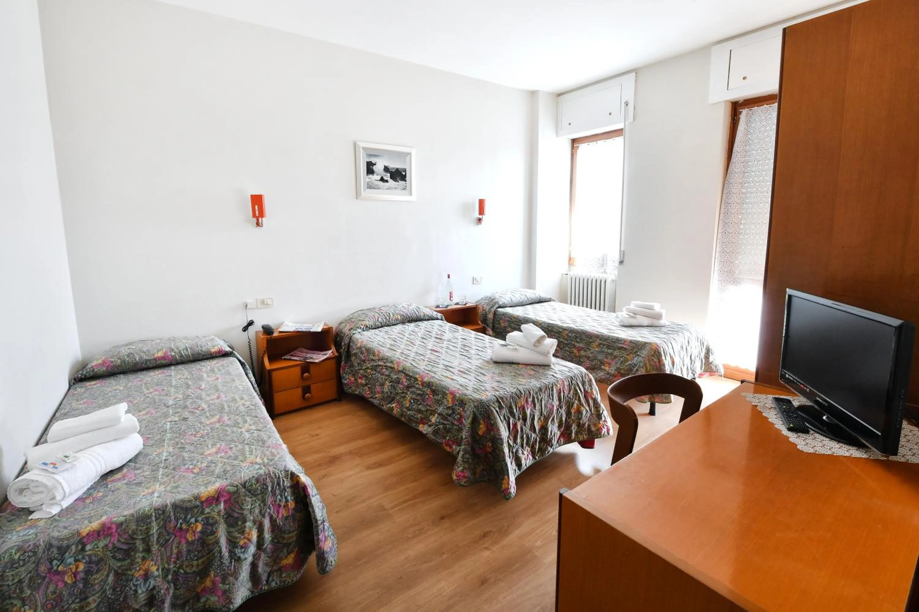 Balcony/Terrace, Bed in Hotel Motel Europa