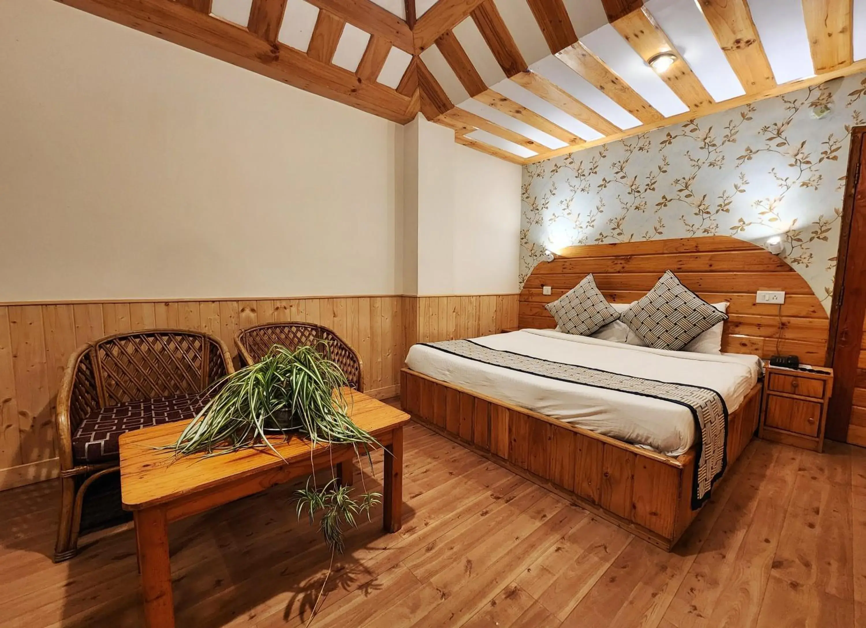 Standard Double Room in Hotel Pineview Shimla Standard Double Room in Hotel Pineview Shimla