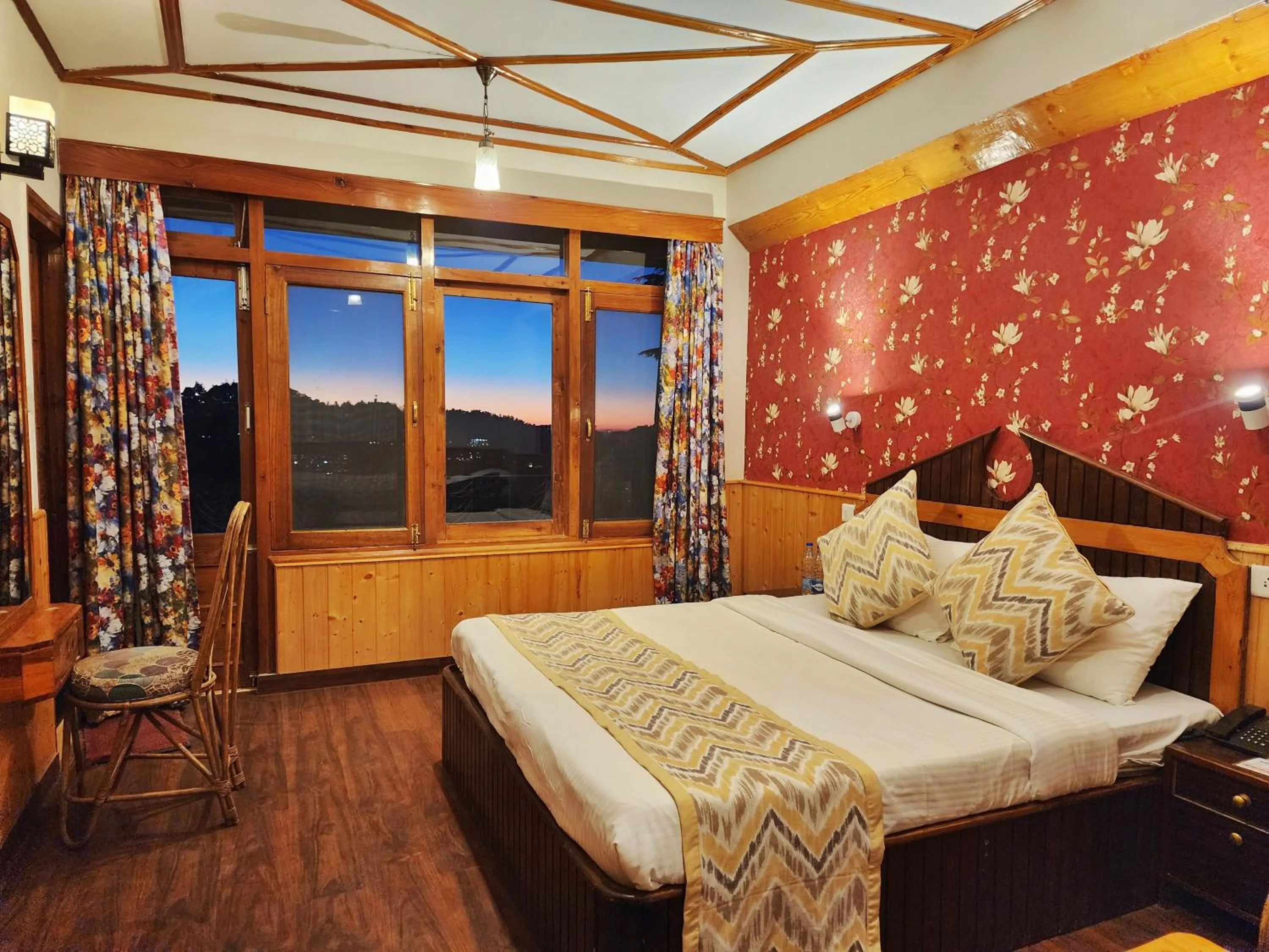 Bed in Hotel Pineview Shimla