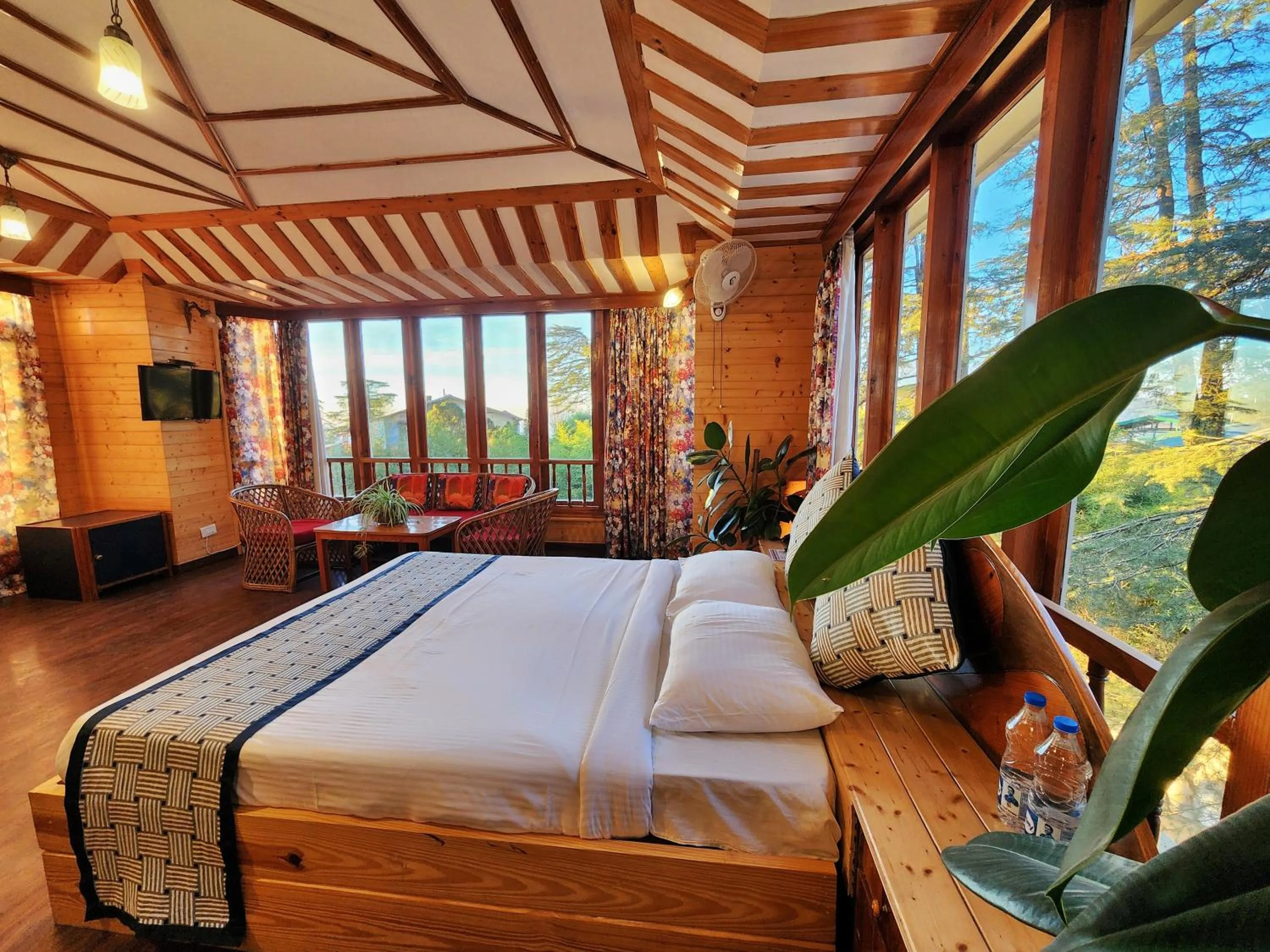 Bed in Hotel Pineview Shimla