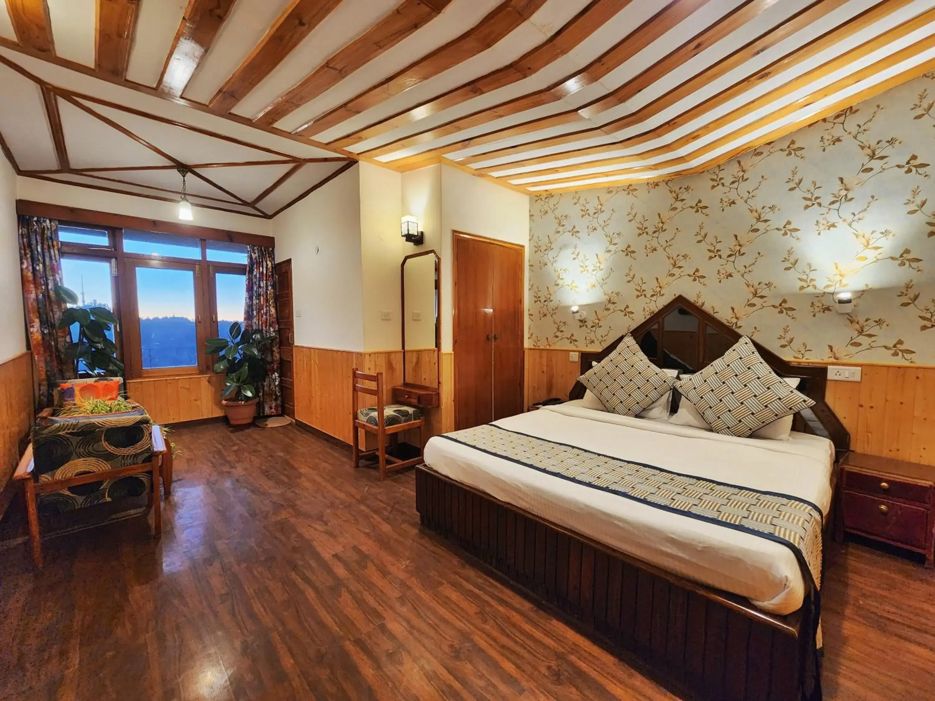 Double Room with Mountain View in Hotel Pineview Shimla Double Room with Mountain View in Hotel Pineview Shimla
