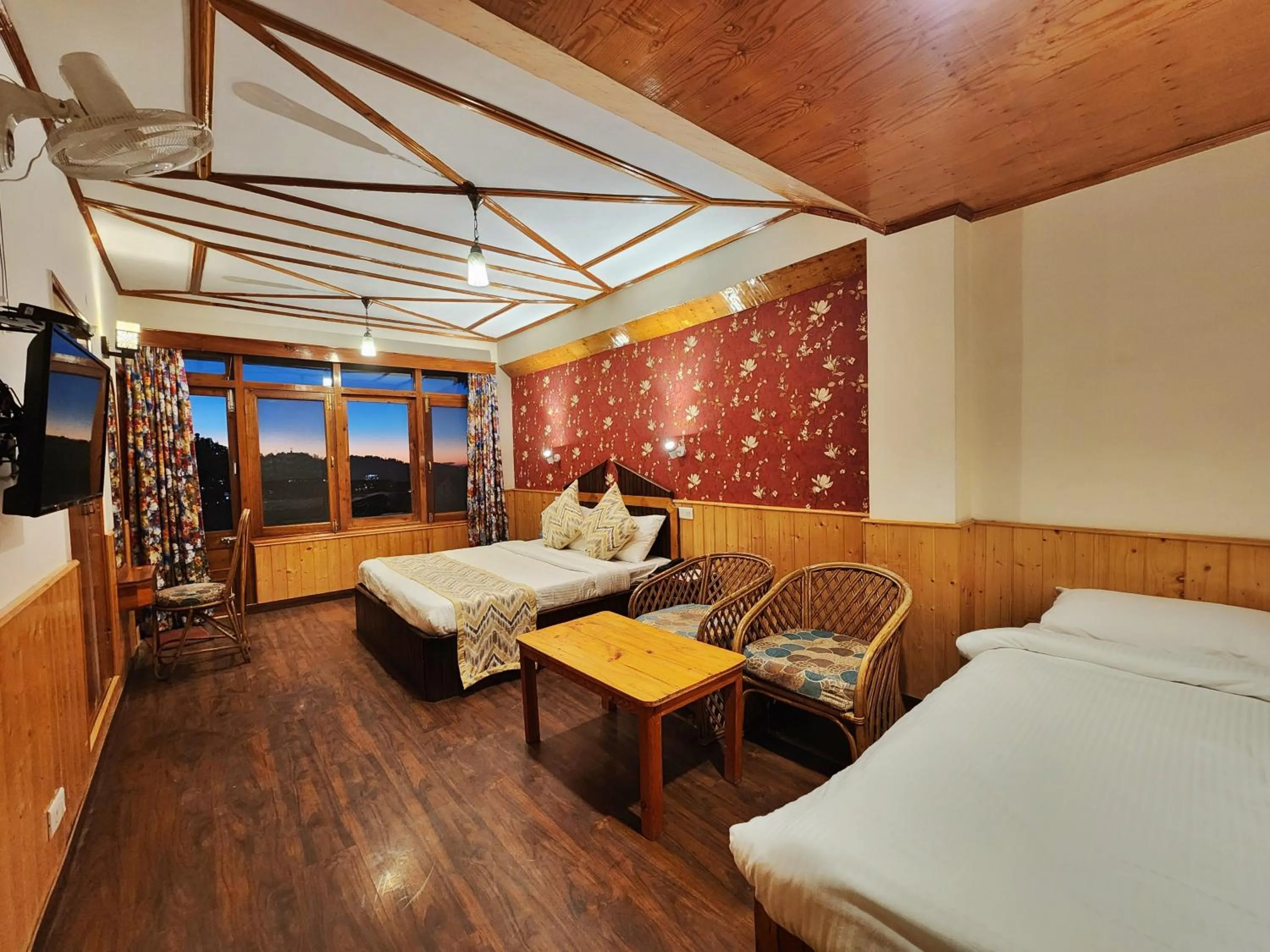 Bed in Hotel Pineview Shimla
