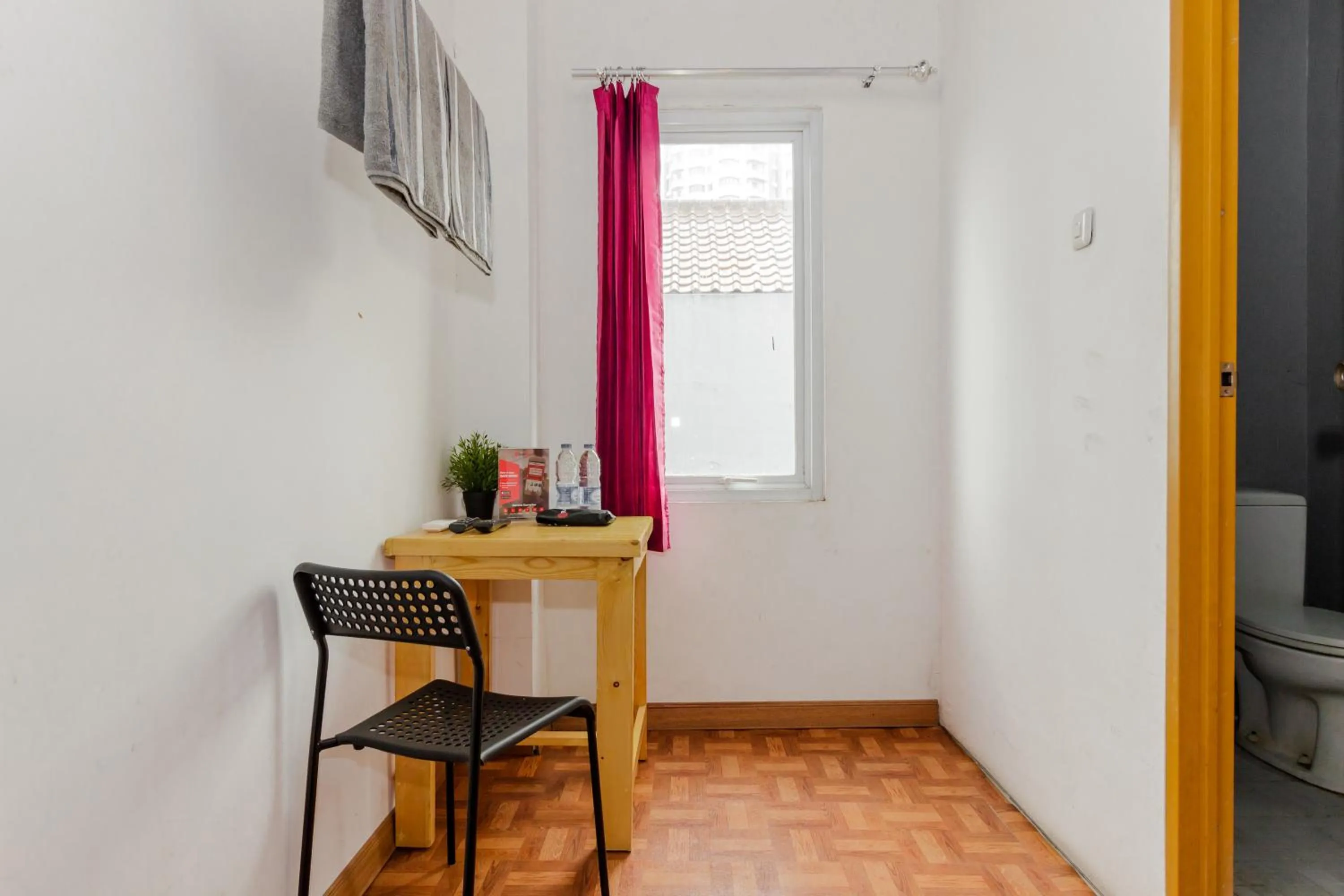 Living room in RedDoorz Syariah At Taman Bendungan Asahan