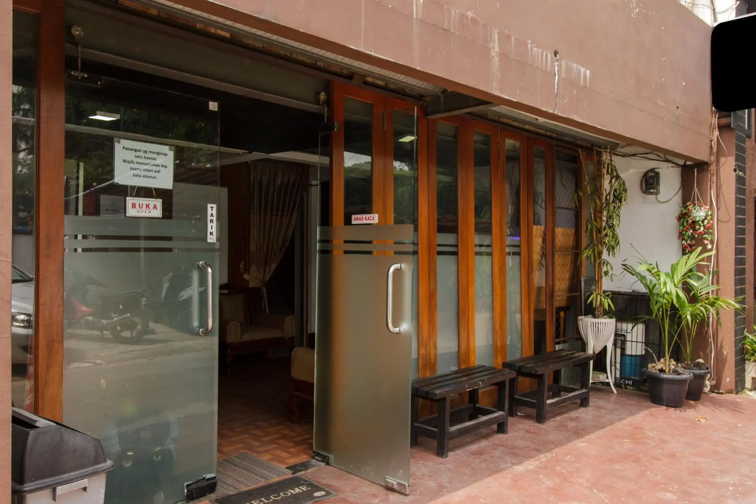 Lobby or reception in RedDoorz Syariah At Taman Bendungan Asahan Lobby or reception in RedDoorz Syariah At Taman Bendungan Asahan
