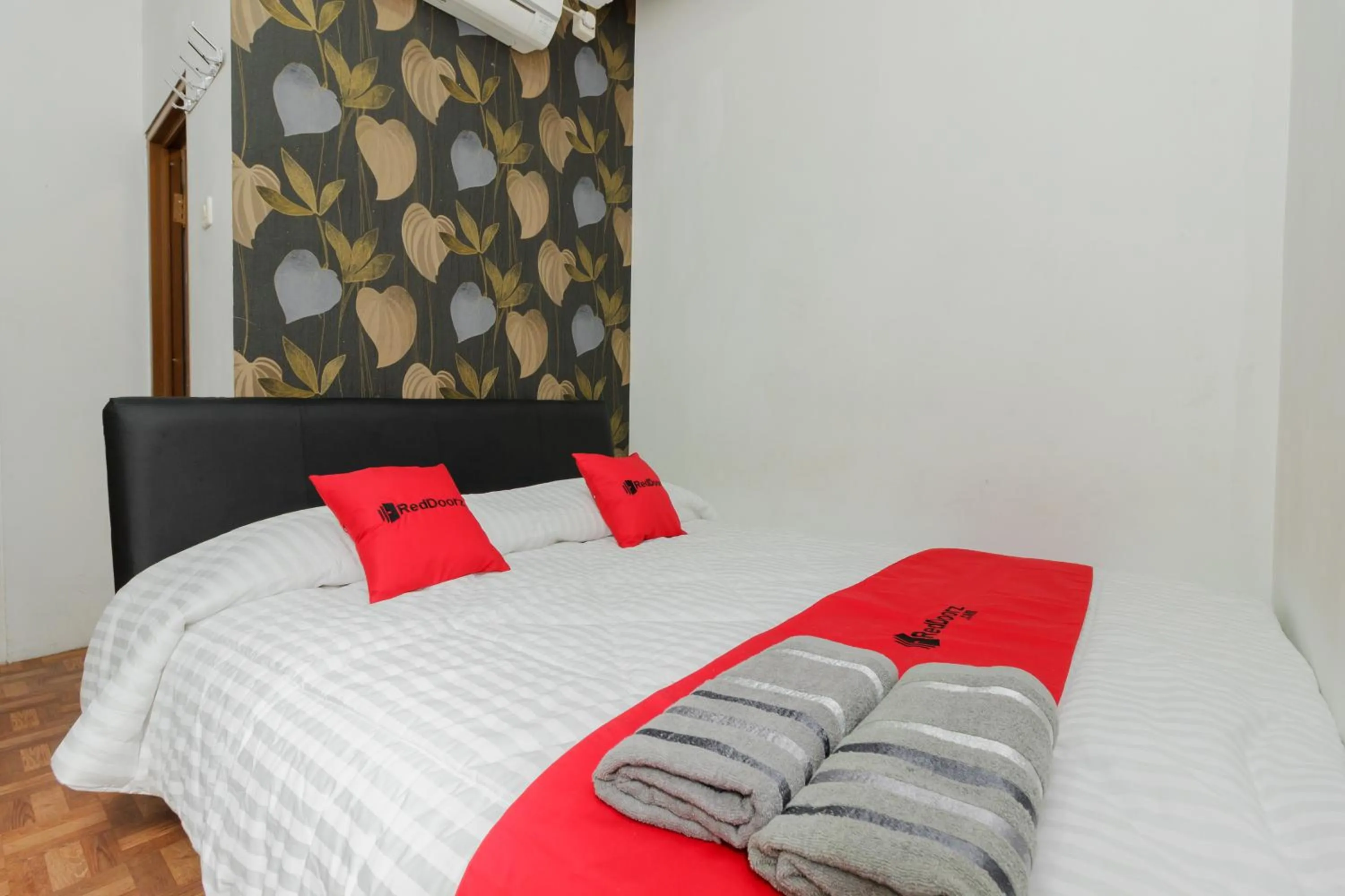 Bed in RedDoorz Syariah At Taman Bendungan Asahan