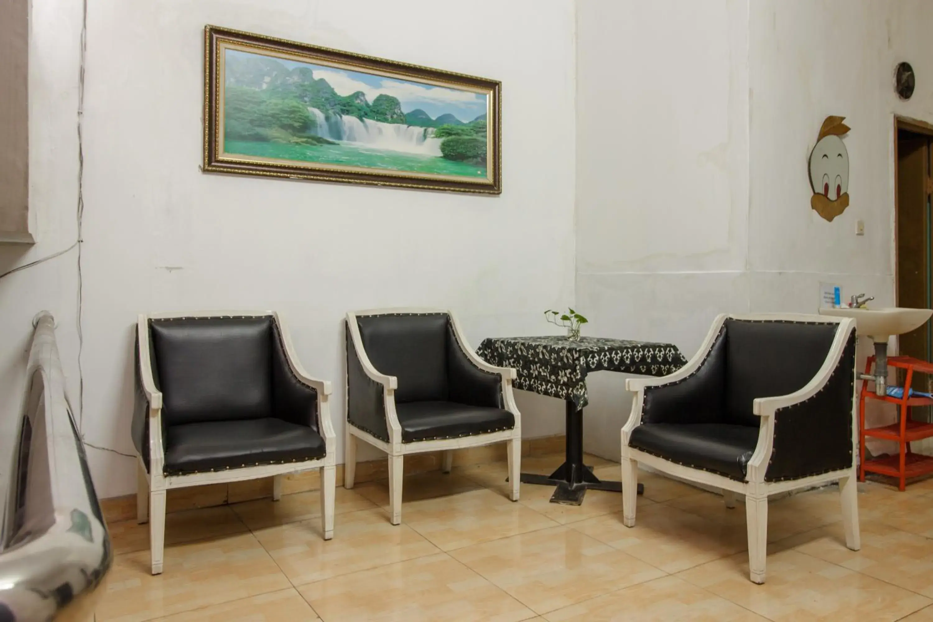 Living room in RedDoorz Syariah At Taman Bendungan Asahan Living room in RedDoorz Syariah At Taman Bendungan Asahan