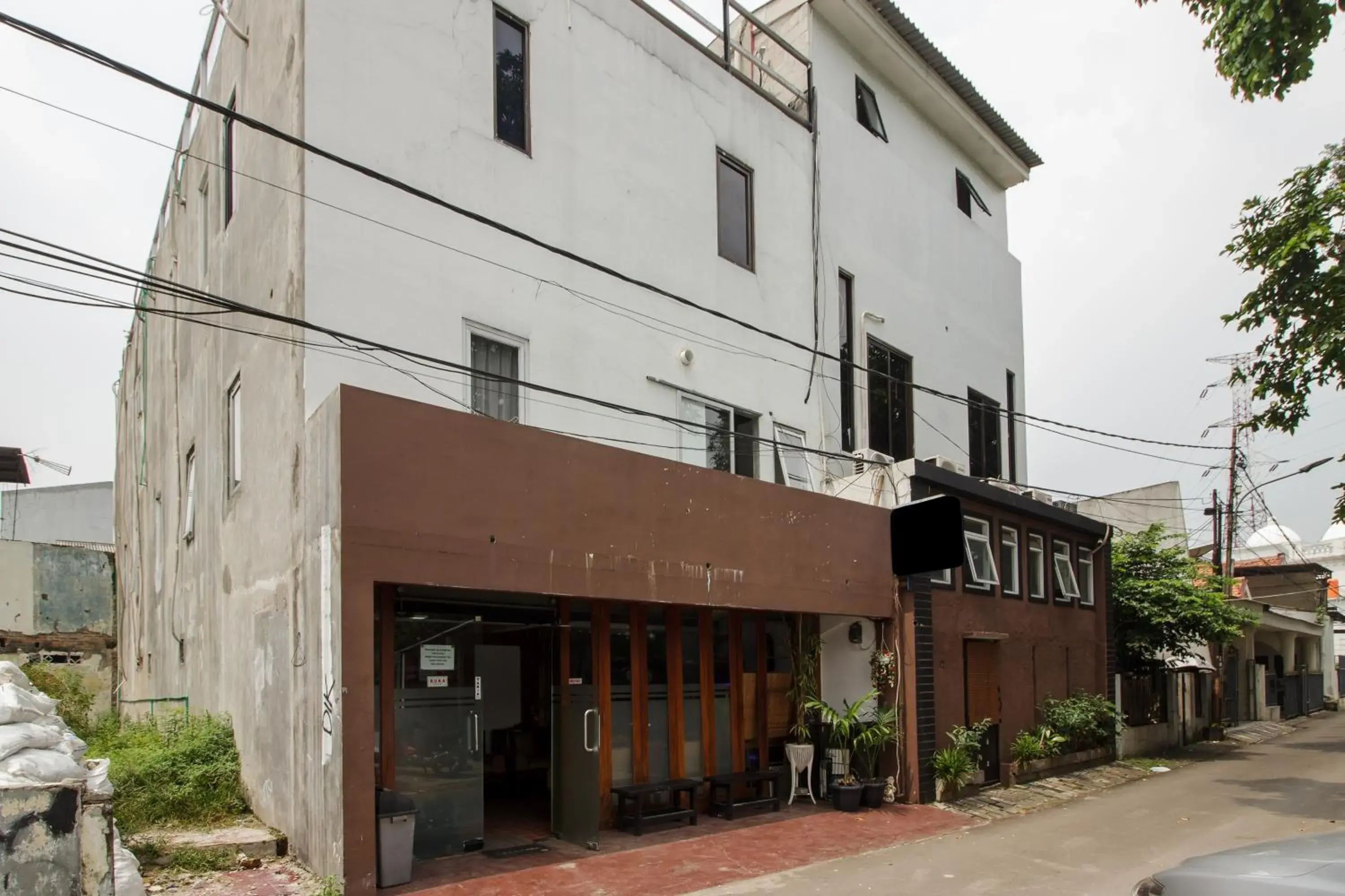 Property building in RedDoorz Syariah At Taman Bendungan Asahan Property building in RedDoorz Syariah At Taman Bendungan Asahan