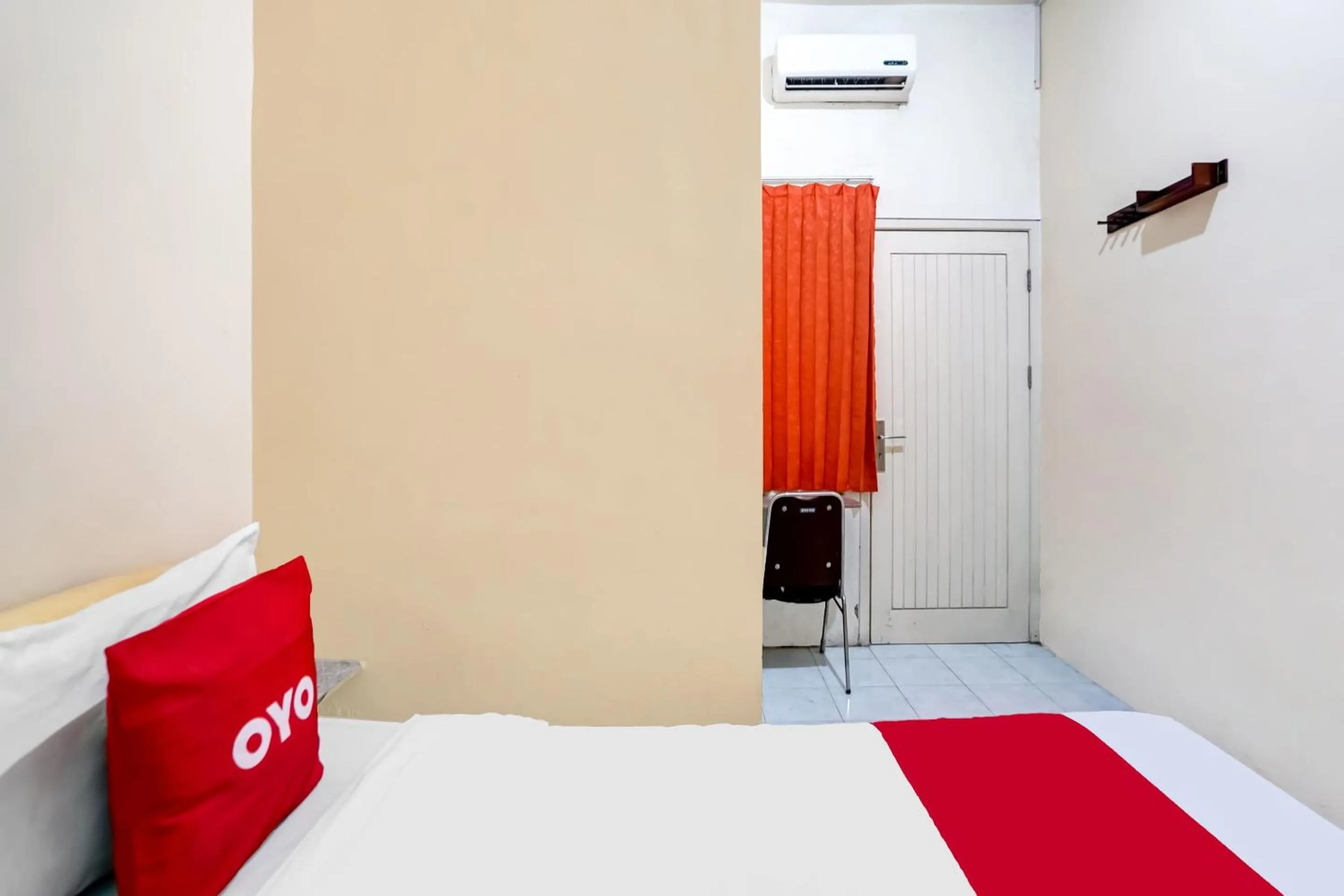 Bedroom, Bed in OYO 91361 Benlin D'kost Syariah