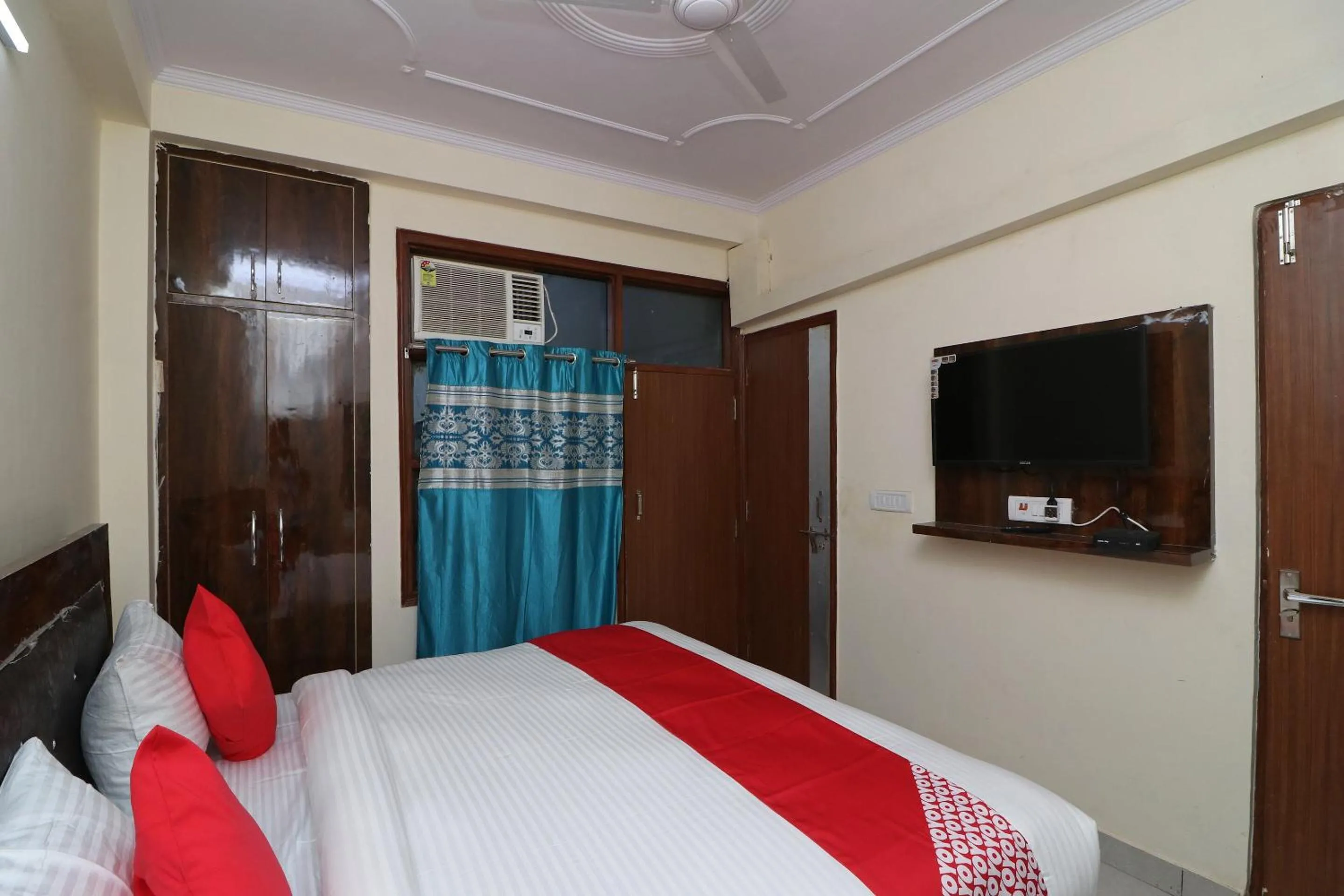 Bedroom, Bed in Hotel O Karan stay
