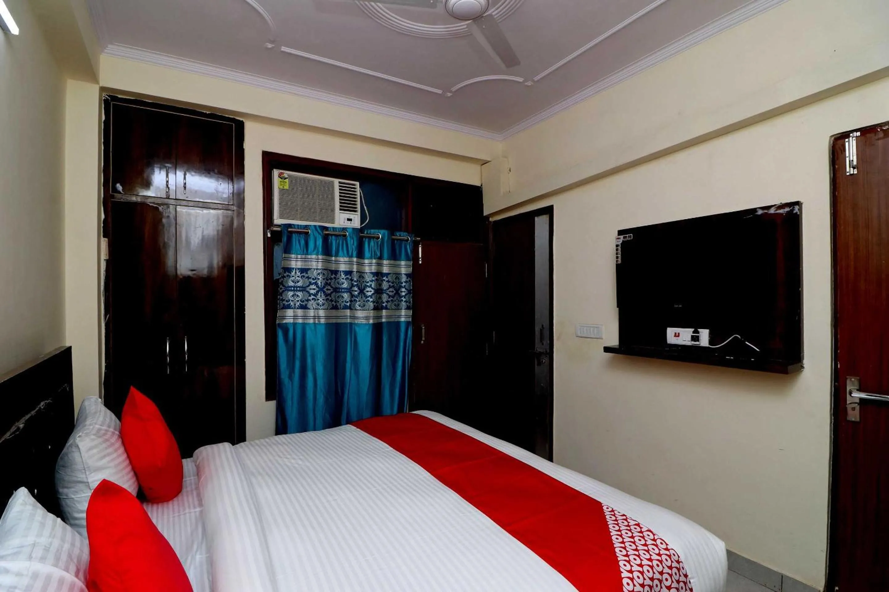 Bedroom, Bed in Hotel O Karan stay