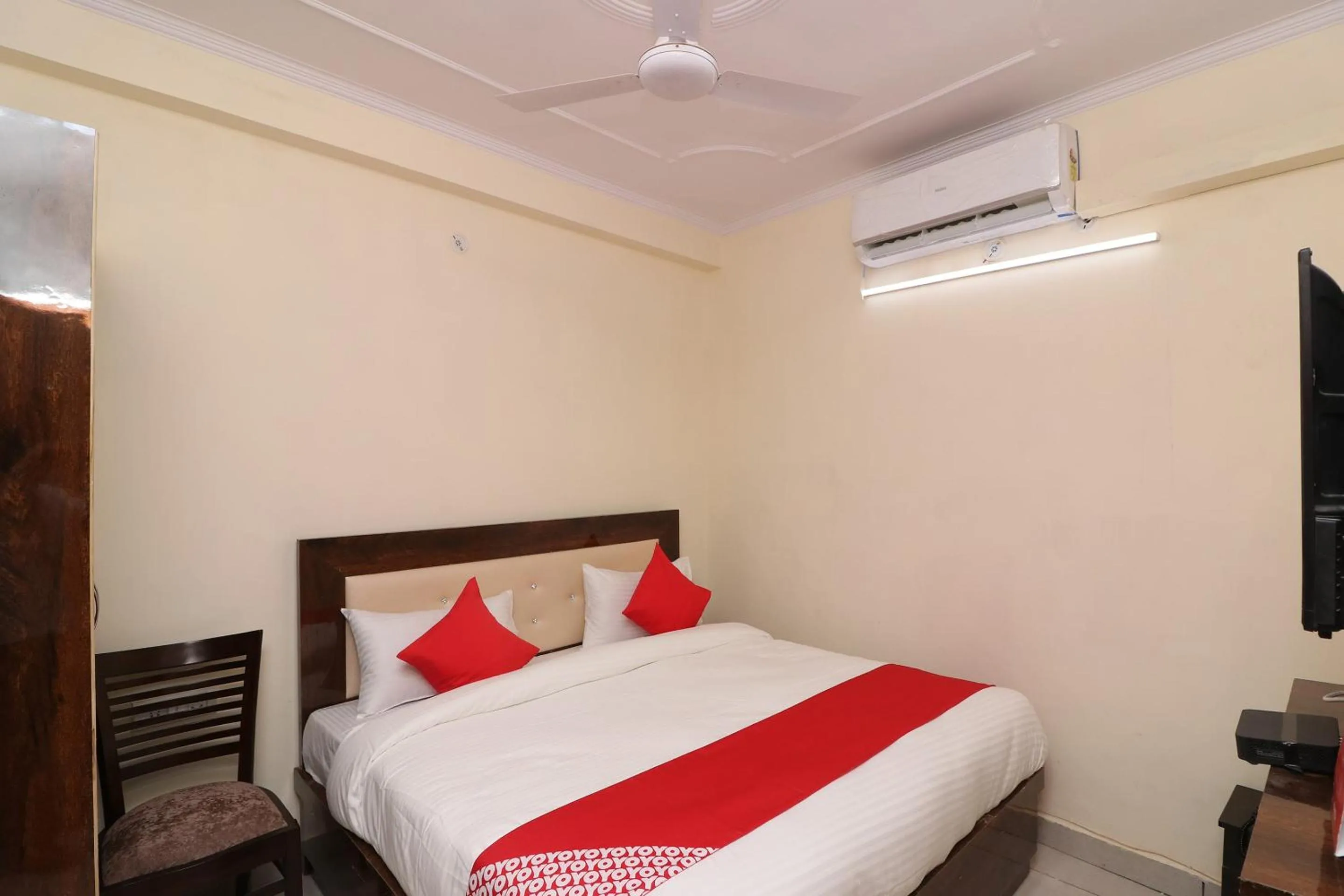 Bedroom, Bed in Hotel O Karan stay