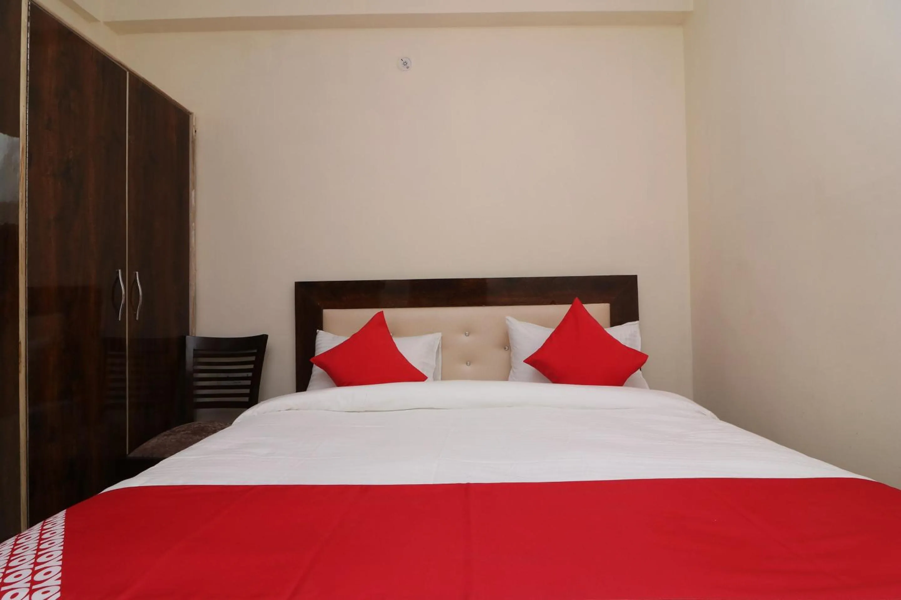 Bedroom, Bed in Hotel O Karan stay