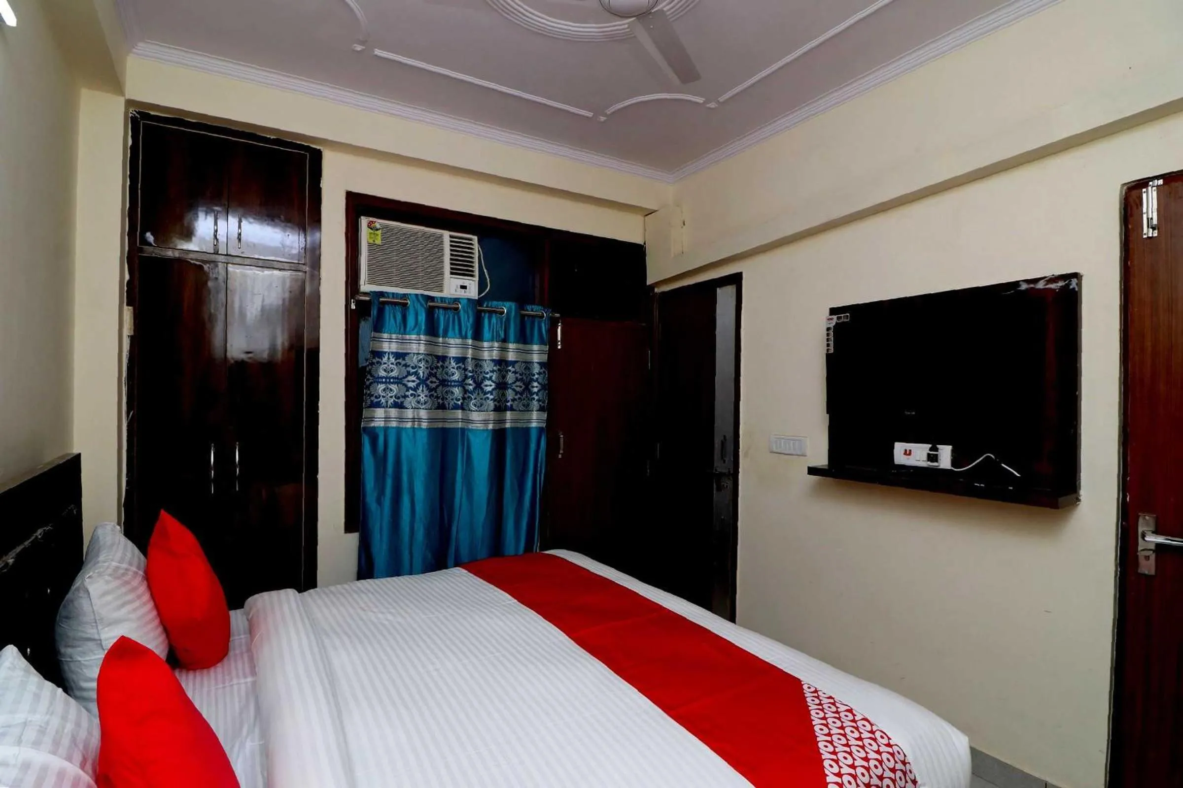 Bedroom, Bed in Hotel O Karan stay
