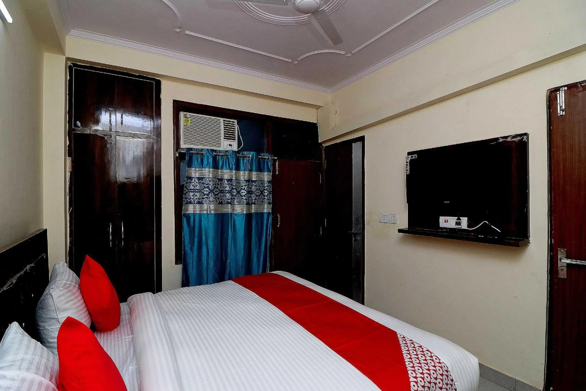 Bedroom, Bed in Hotel O Karan stay