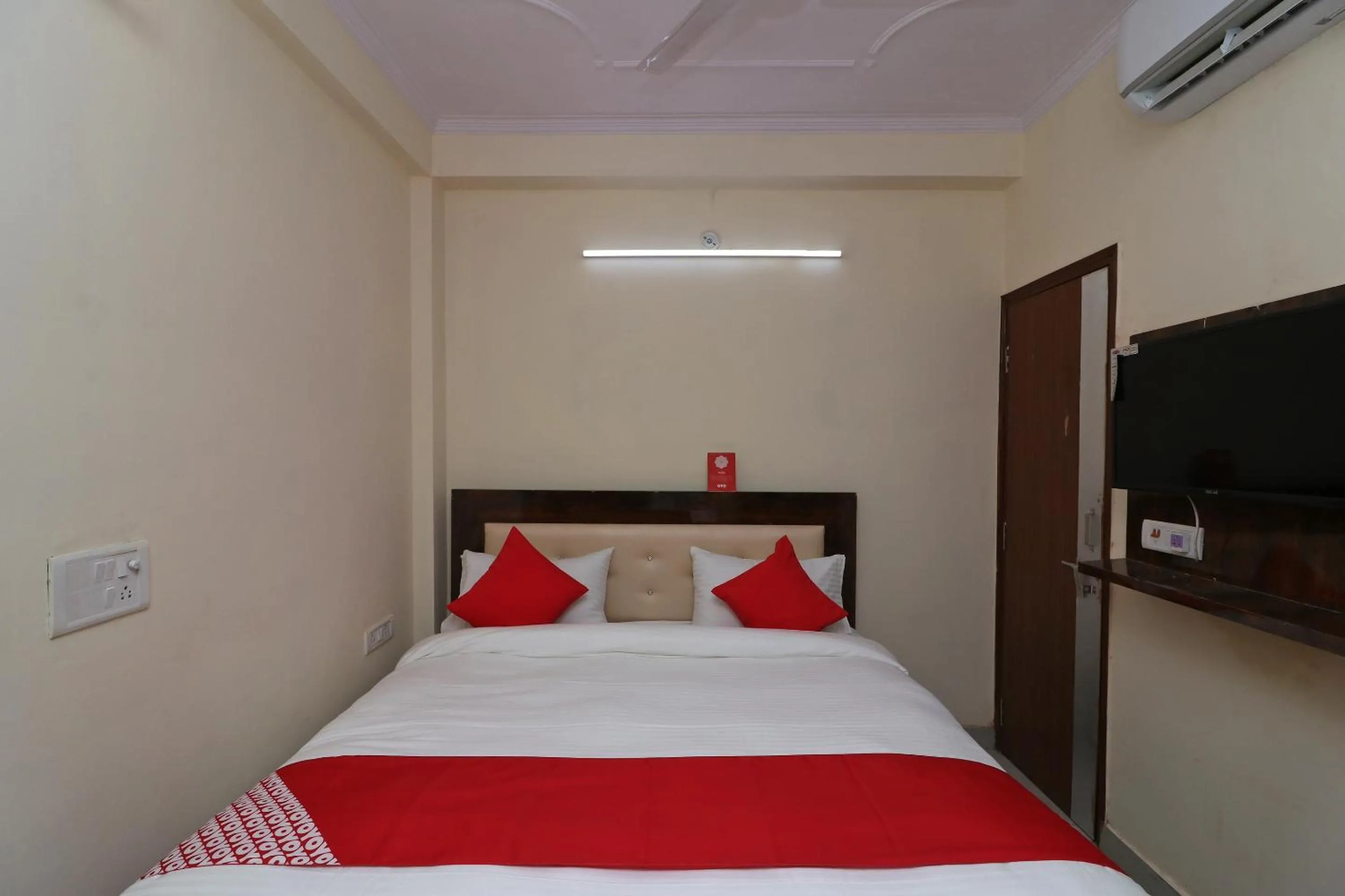 Bedroom, Bed in Hotel O Karan stay