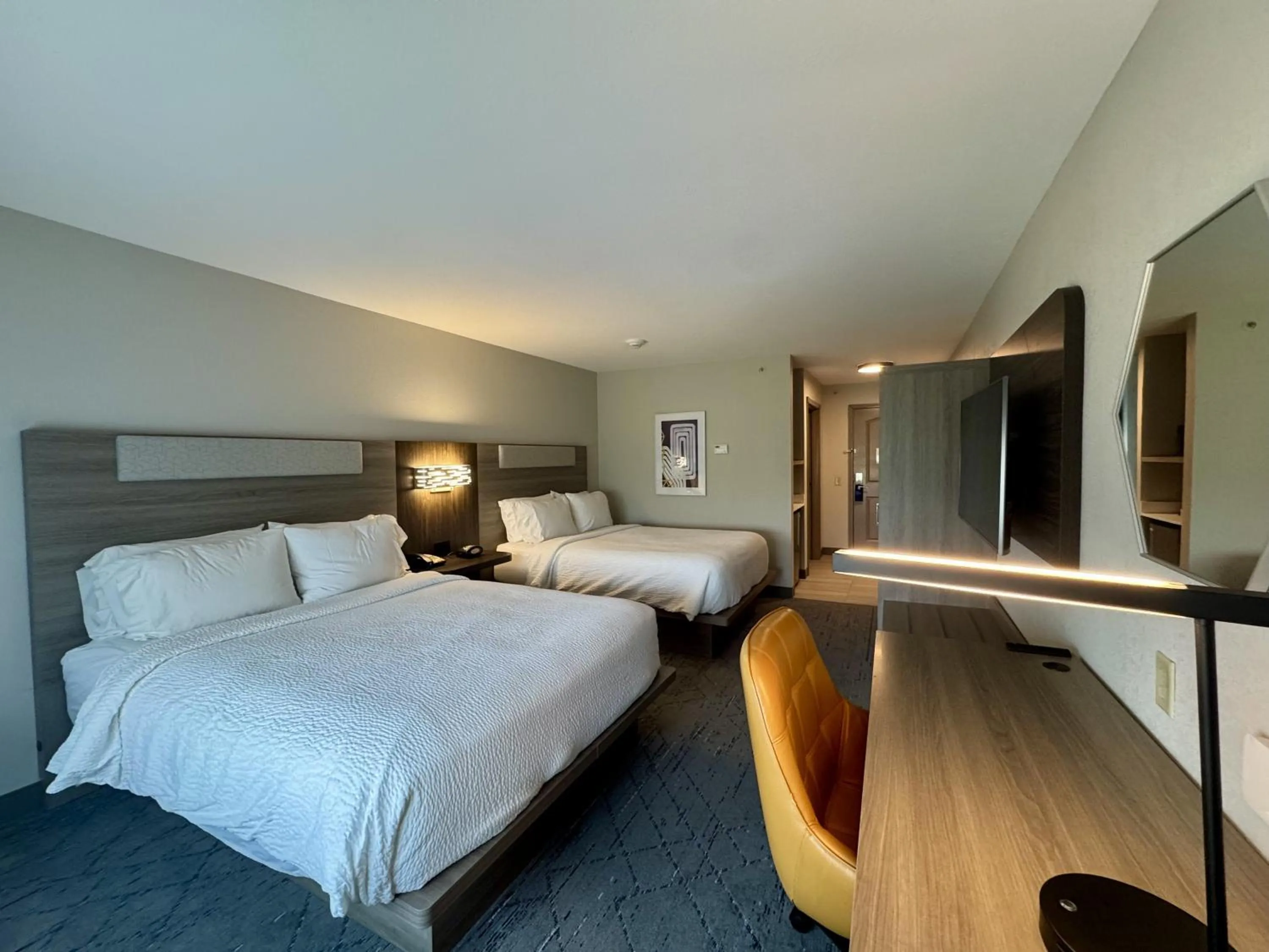 Standard Queen Room with Two Queen Beds in Holiday Inn Express and Suites Limerick - Pottstown by IHG