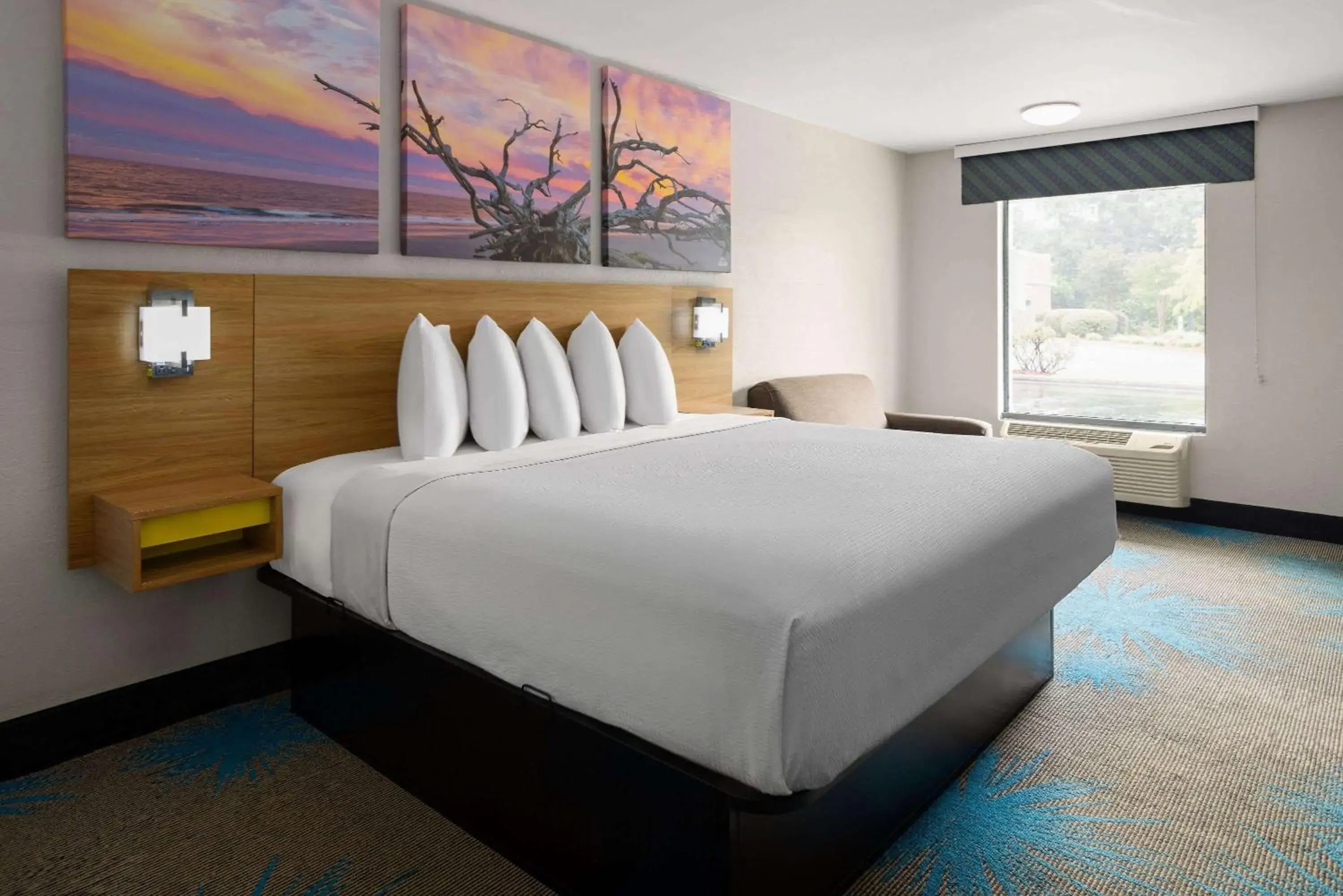 Photo of the whole room, Bed in Days Inn by Wyndham Ladson Summerville Charleston Photo of the whole room, Bed in Days Inn by Wyndham Ladson Summerville Charleston