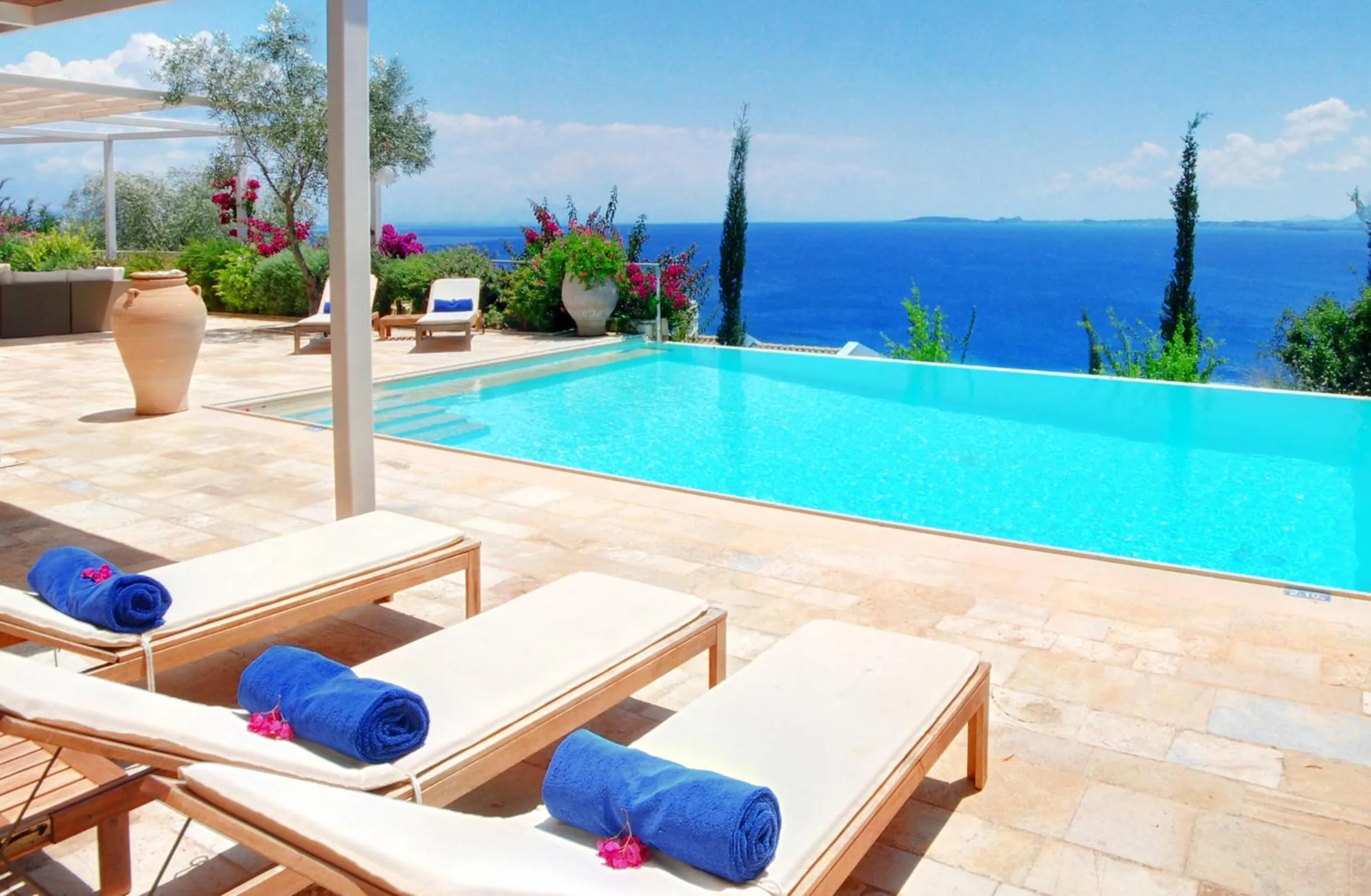 Swimming pool in Corfu Luxury Villas