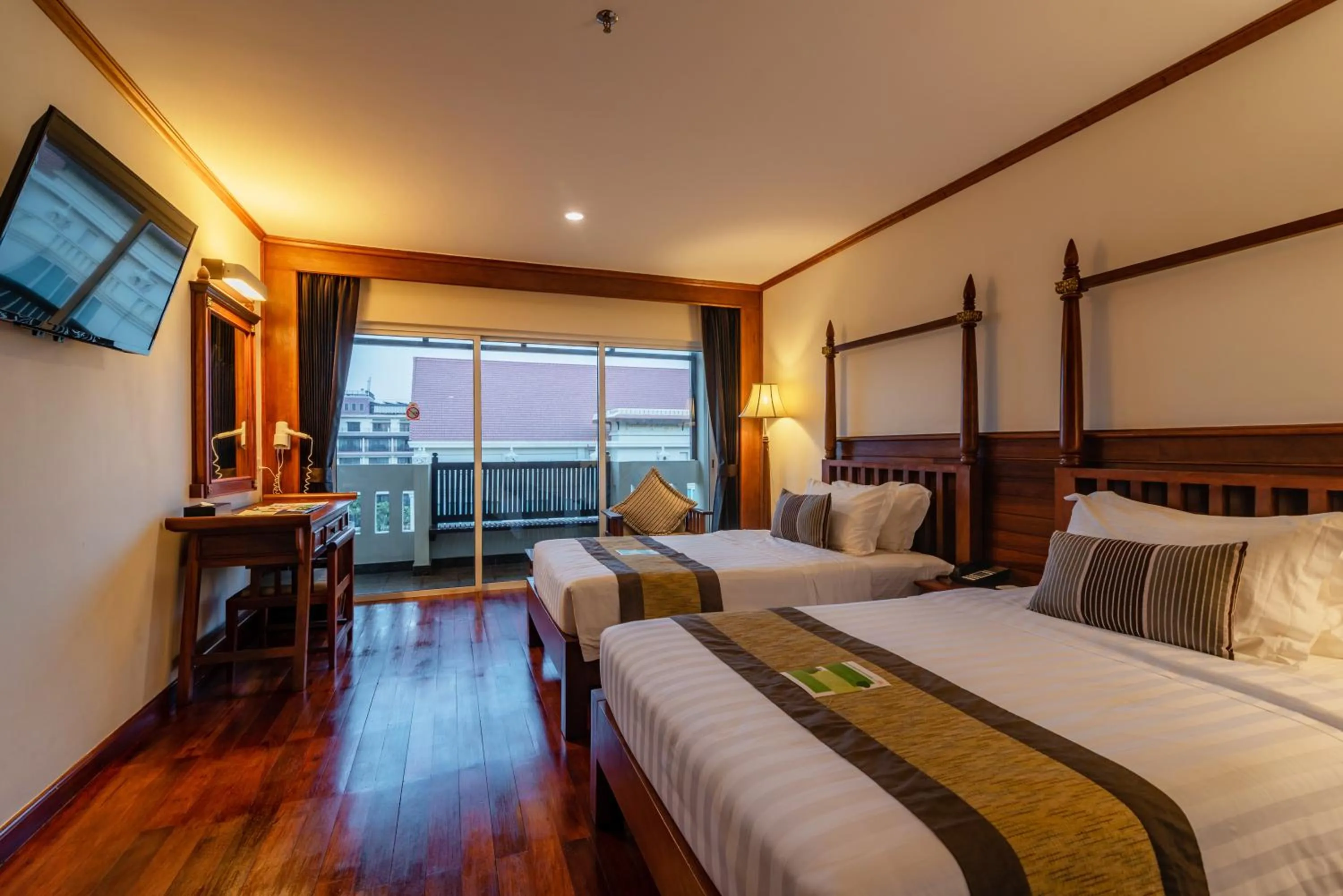Bed in Empress Residence Resort and Spa
