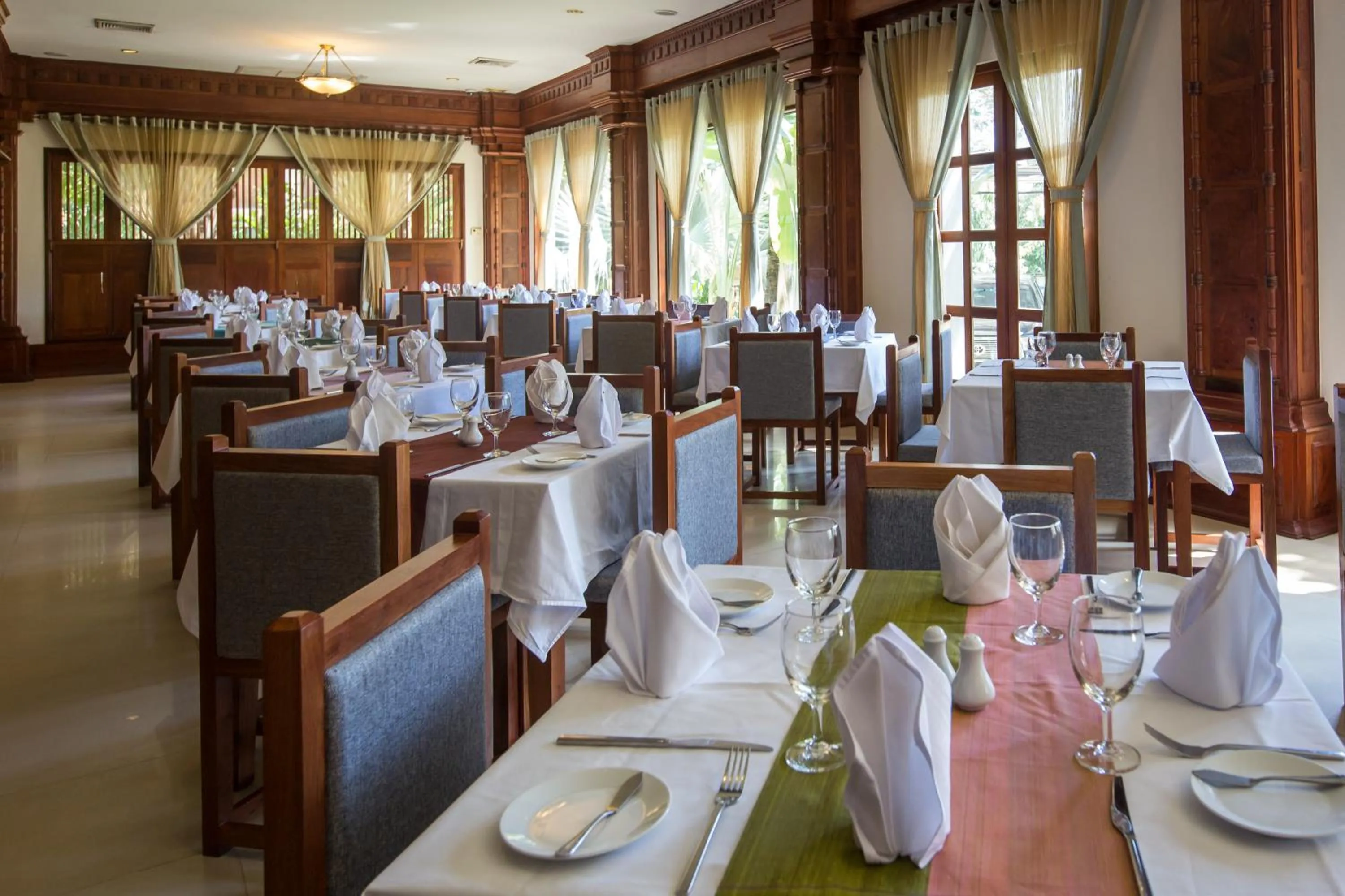 Restaurant/places to eat in Empress Residence Resort and Spa
