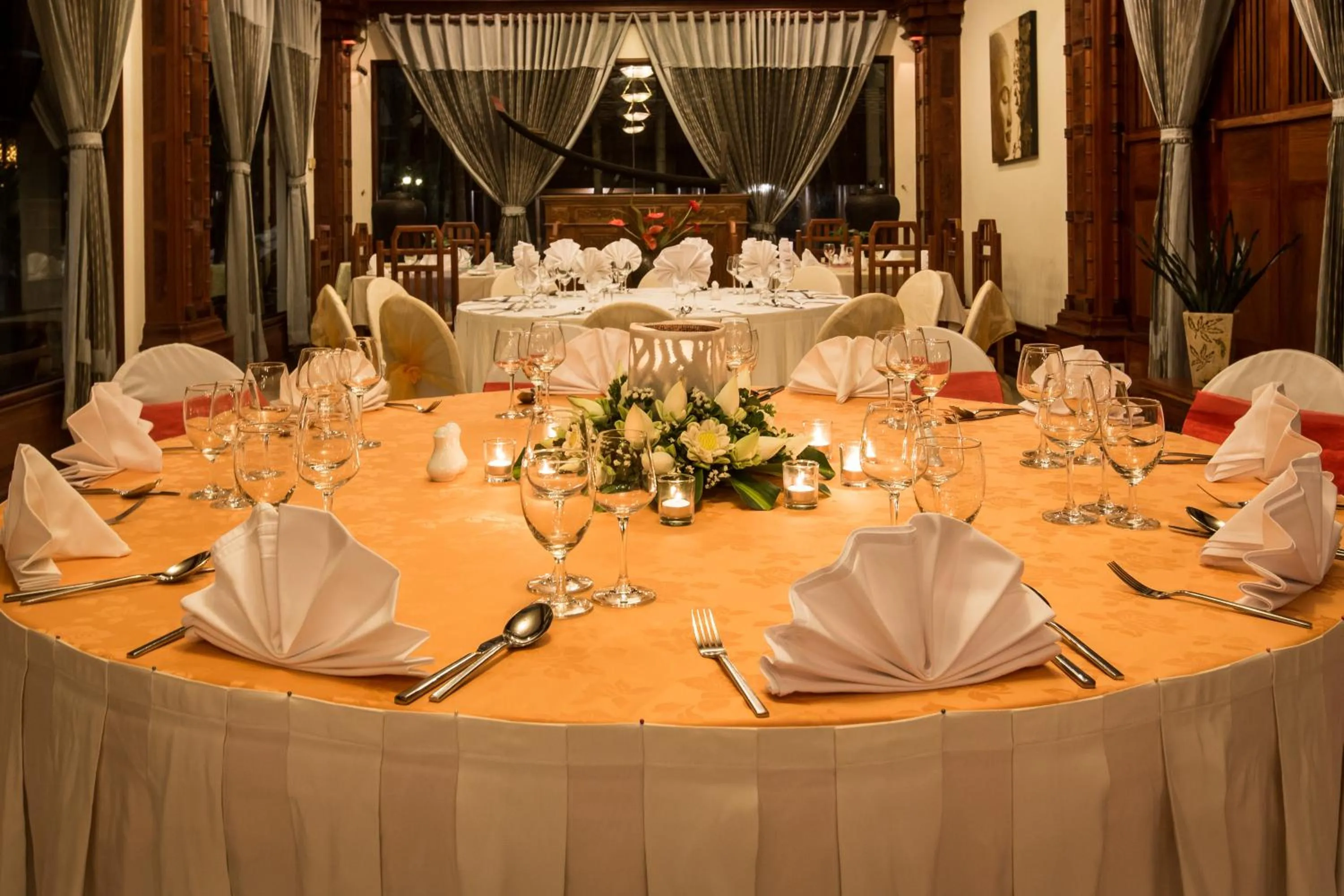 Restaurant/places to eat in Empress Residence Resort and Spa