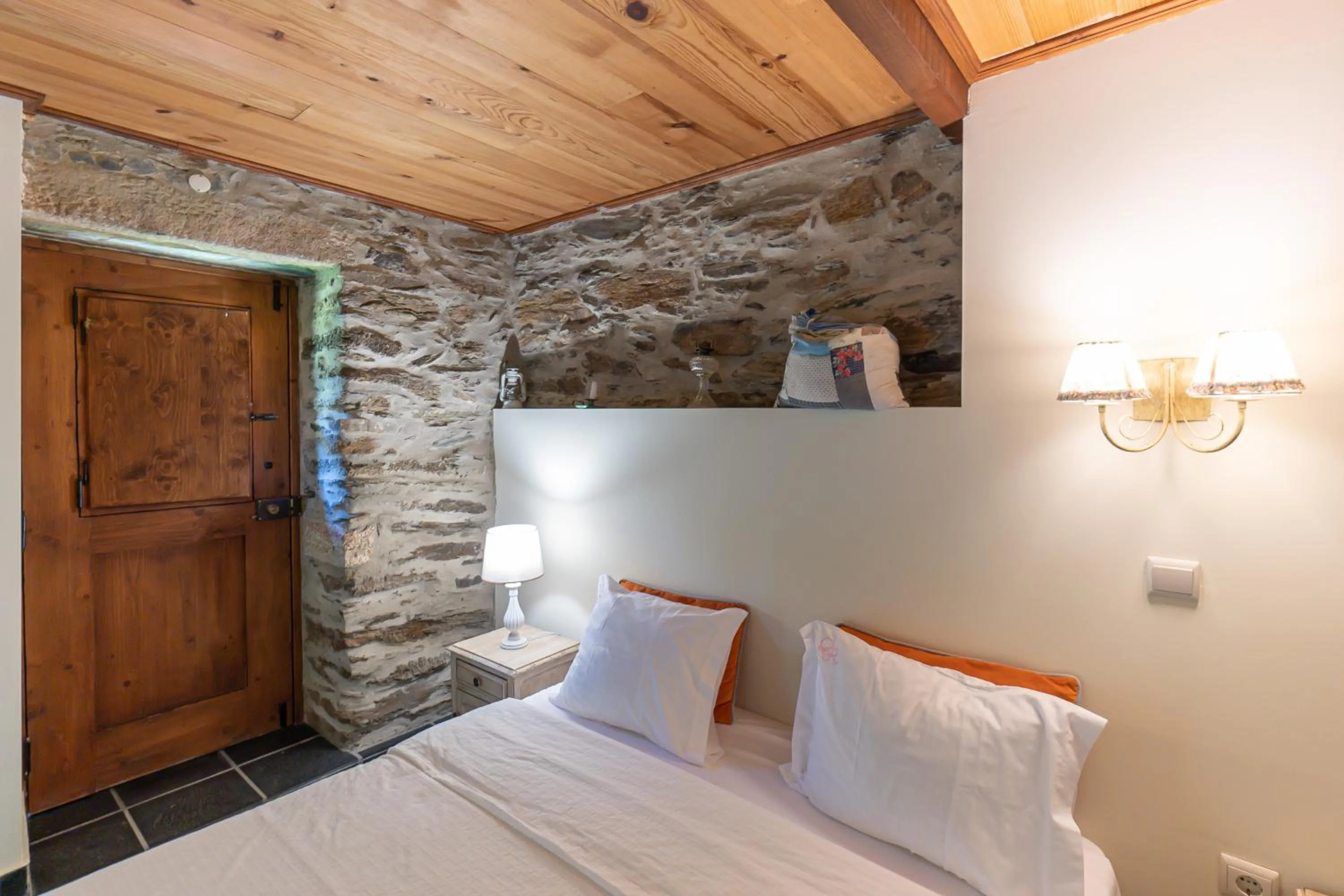 Bedroom, Bed in Quinta da Rabaçosa - Turismo Rural