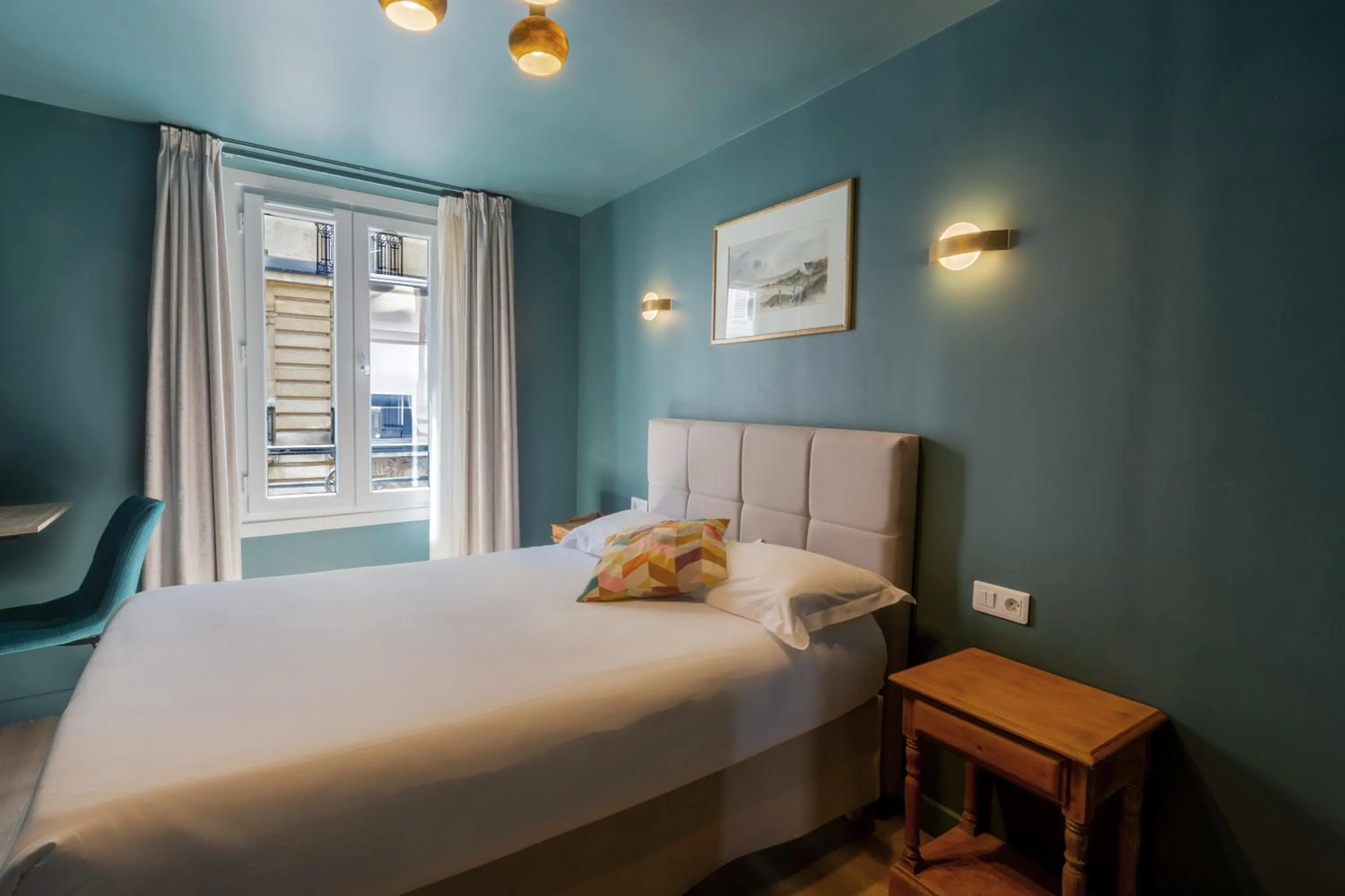 Photo of the whole room, Bed in Hôtel Maât Etoile