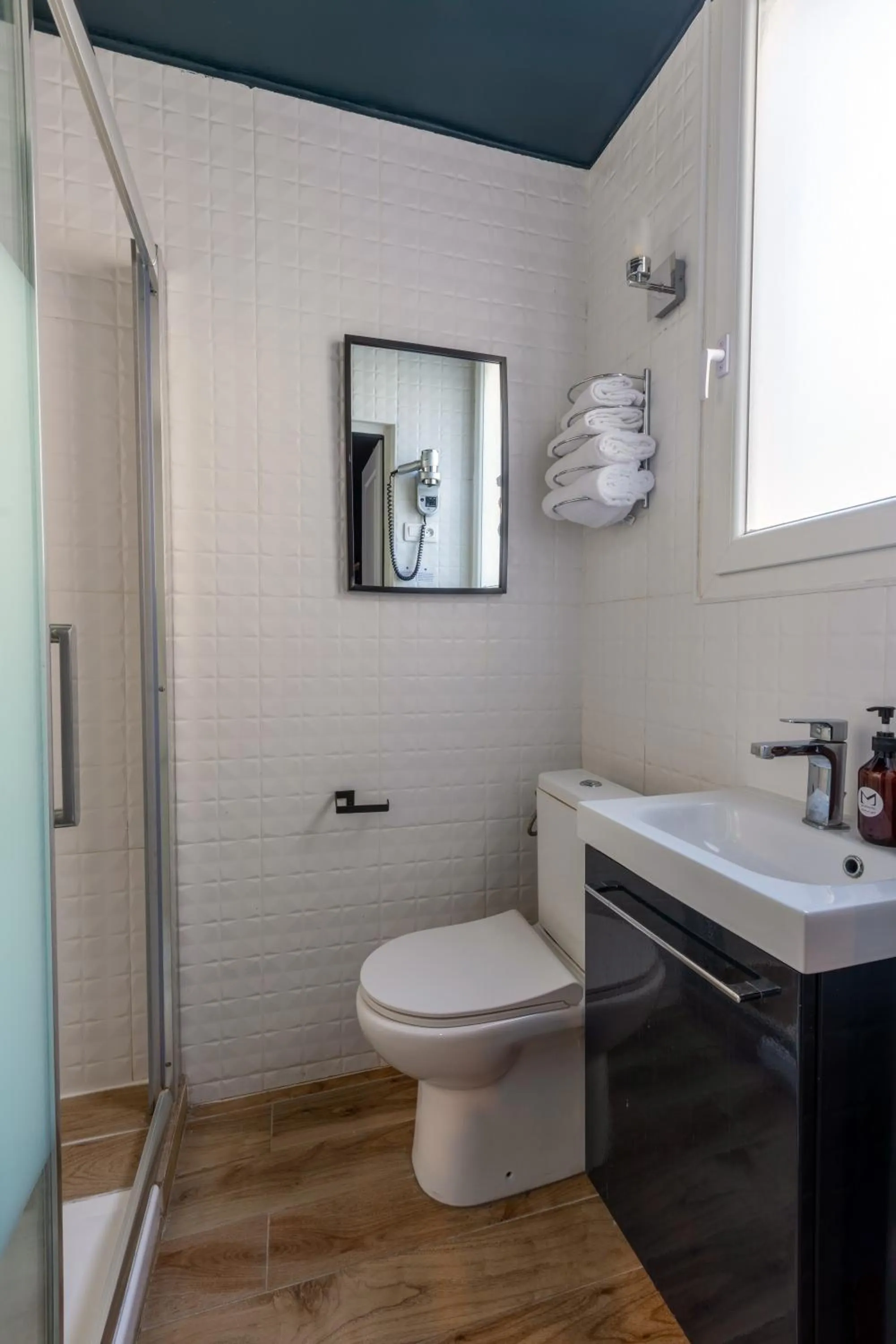 Shower in Hôtel Maât Etoile